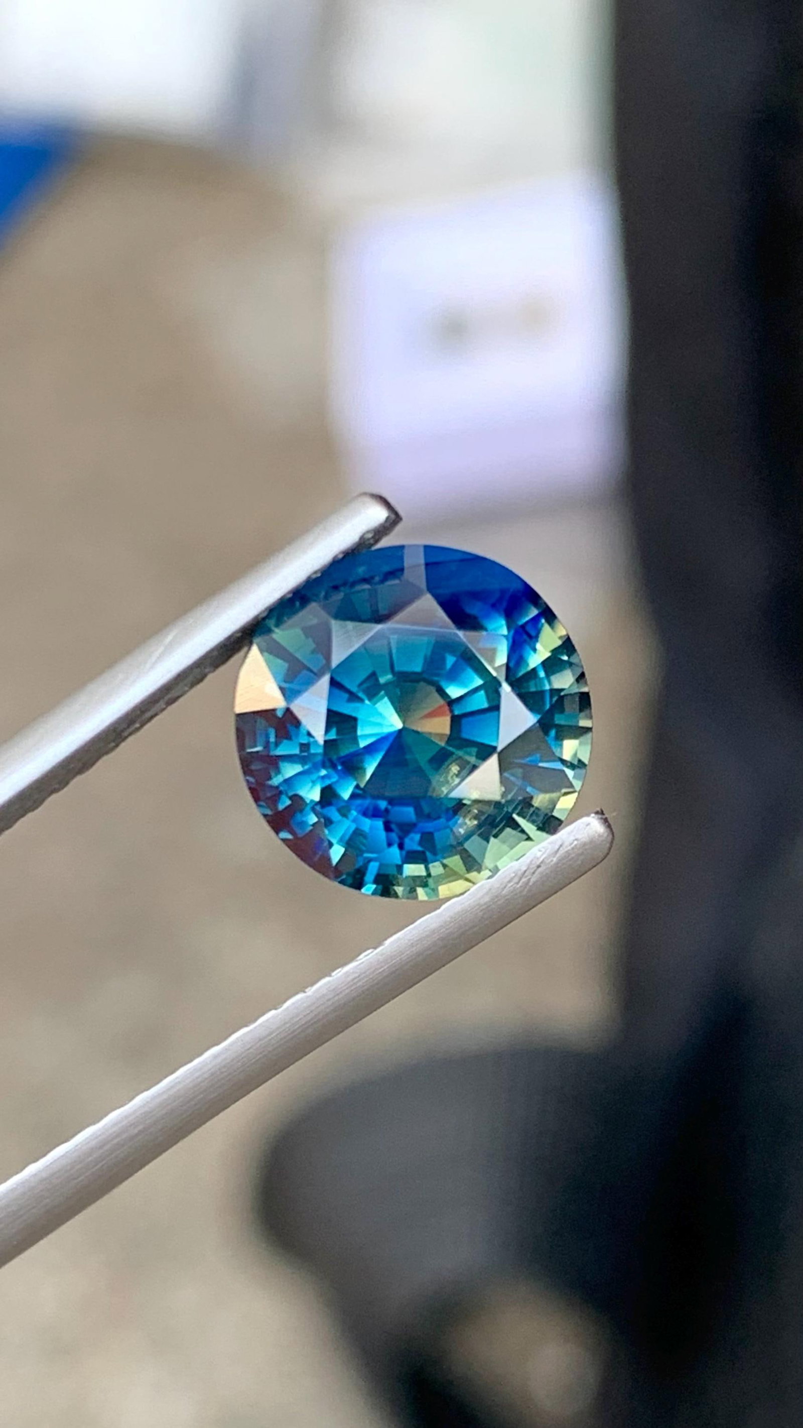 4.05 CT Normal Heat Teal Sapphire Gemstone , Round Diamond Cut,Madagascar - 2