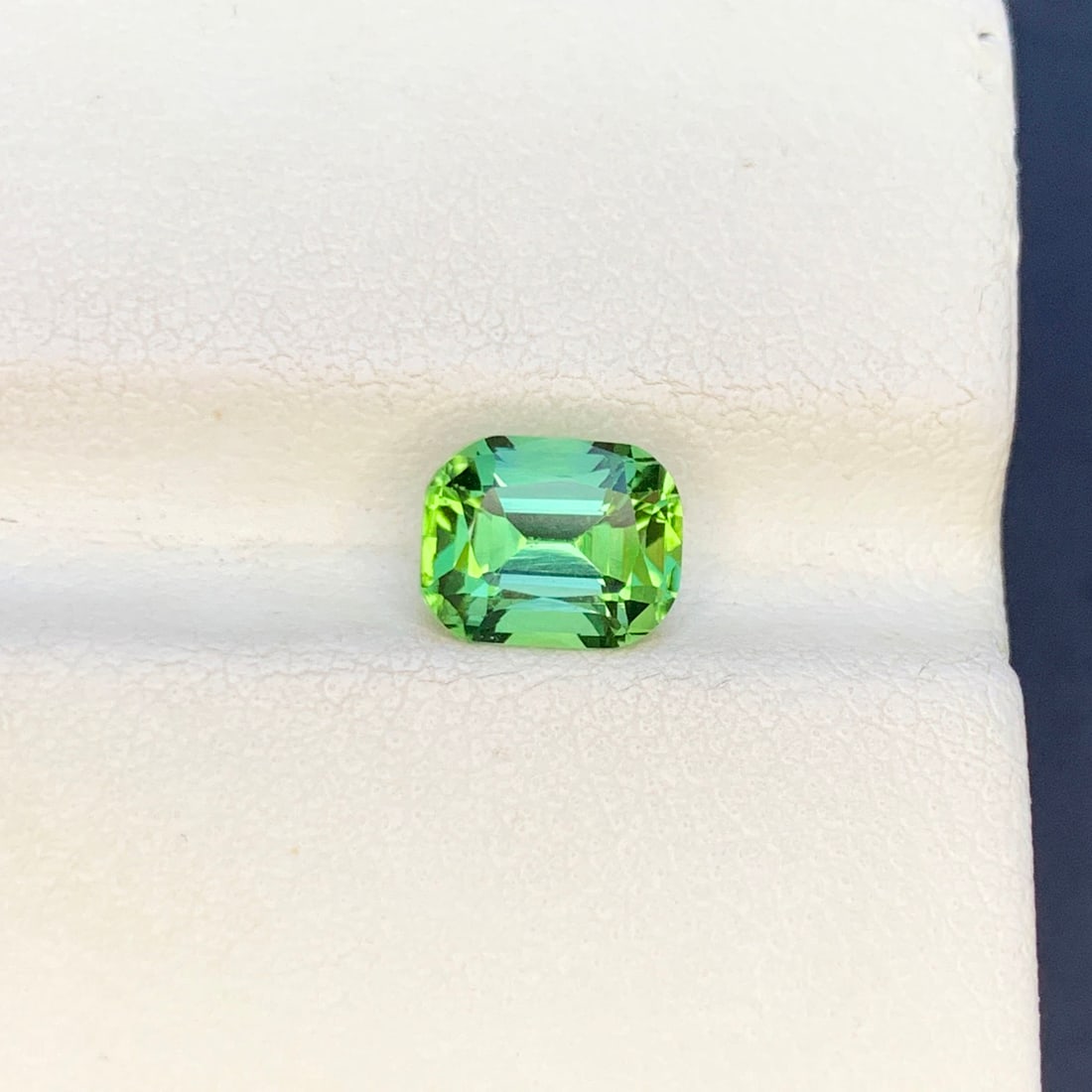 Bluish Green Tourmaline Ring Stone, Natural Tourmaline Gemstone For Ring: Title: Bluish Green Tourmaline Ring Stone, Natural Tourmaline Gemstone For Ring Description: Dimensions (mm) 7 x 6 x 5 mm Weight (cts) 1.45 Cushion Colours Description Bluish Green Tourmaline Ring Sto