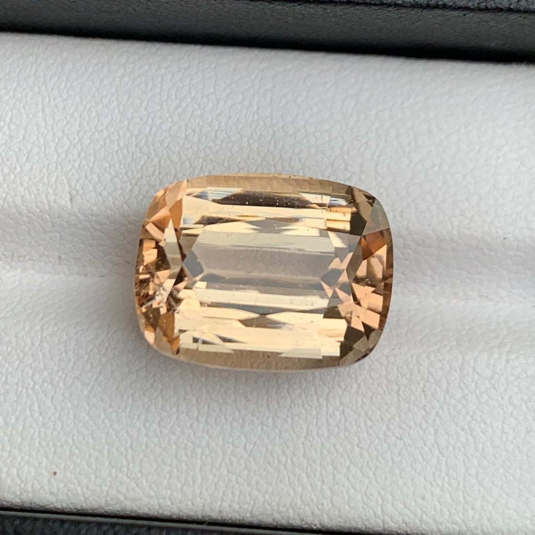Handmade Golden Topaz Loose Gemstone: Faceted Cushion Cut, 24.40 Carat - 9