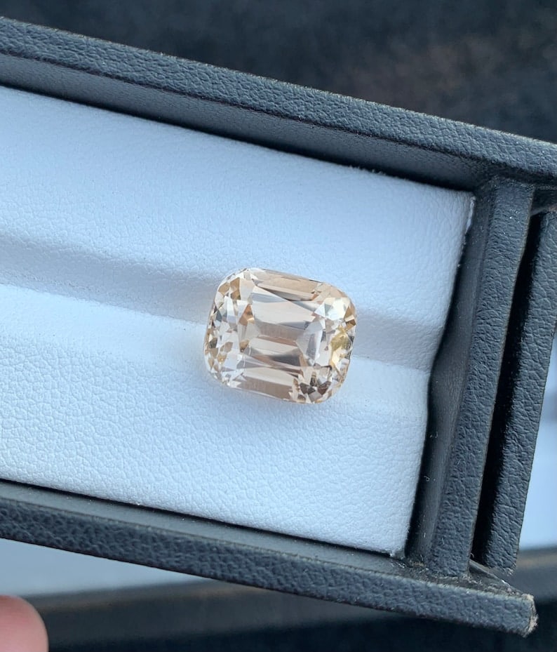Handmade Sherry Topaz Gemstone: 12.20 CT Faceted Cushion Cut - 4
