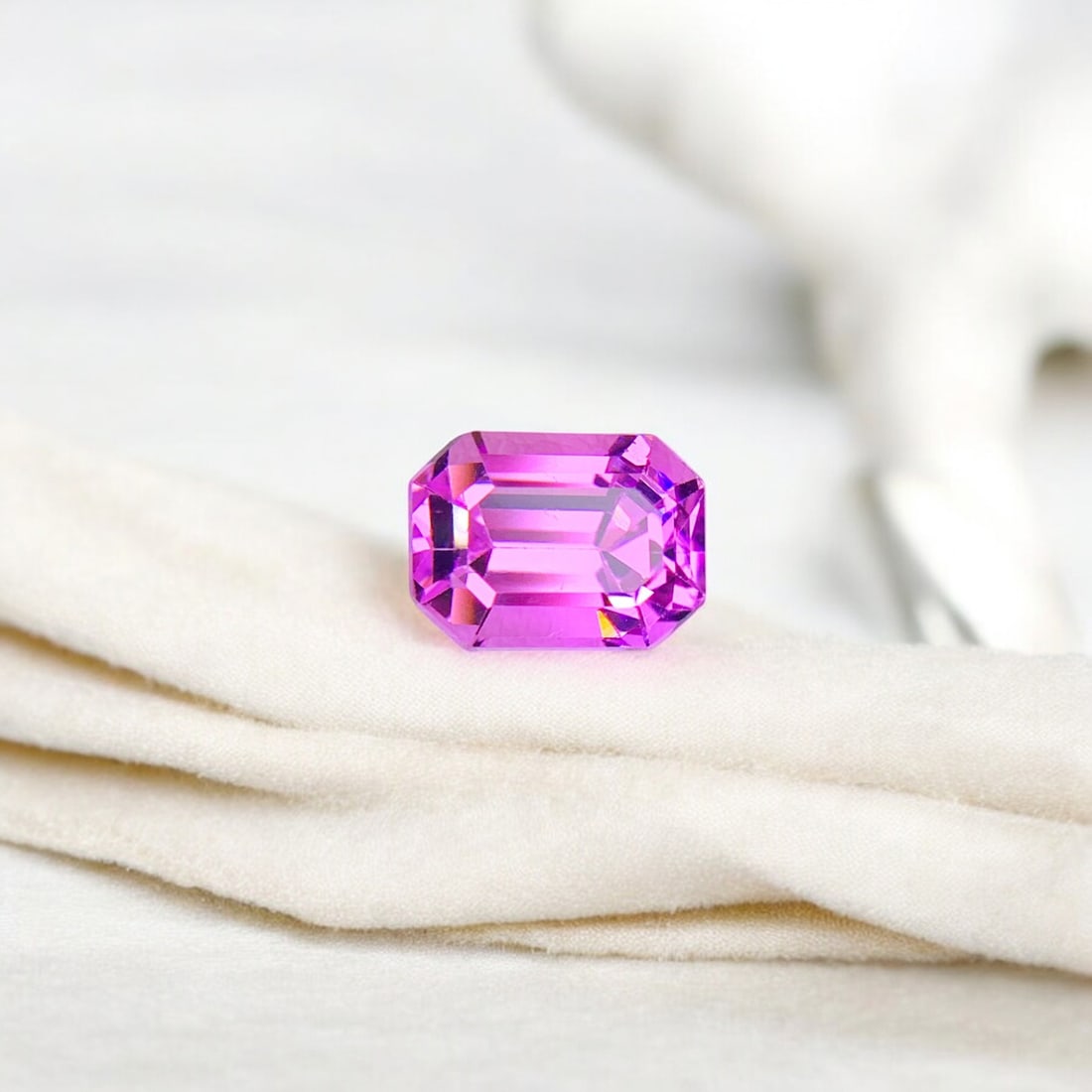Lilac Kunzite Ring Stone, Natural Kunzite Gemstone, Pink Kunzite Stone: Title: Lilac Kunzite Ring Stone, Natural Kunzite Gemstone, Pink Kunzite Stone Description: Dimensions (mm) 10 x 8 x 8 mm Weight (cts) 4.65 Emerald Colours Description Lilac Kunzite Ring Stone,