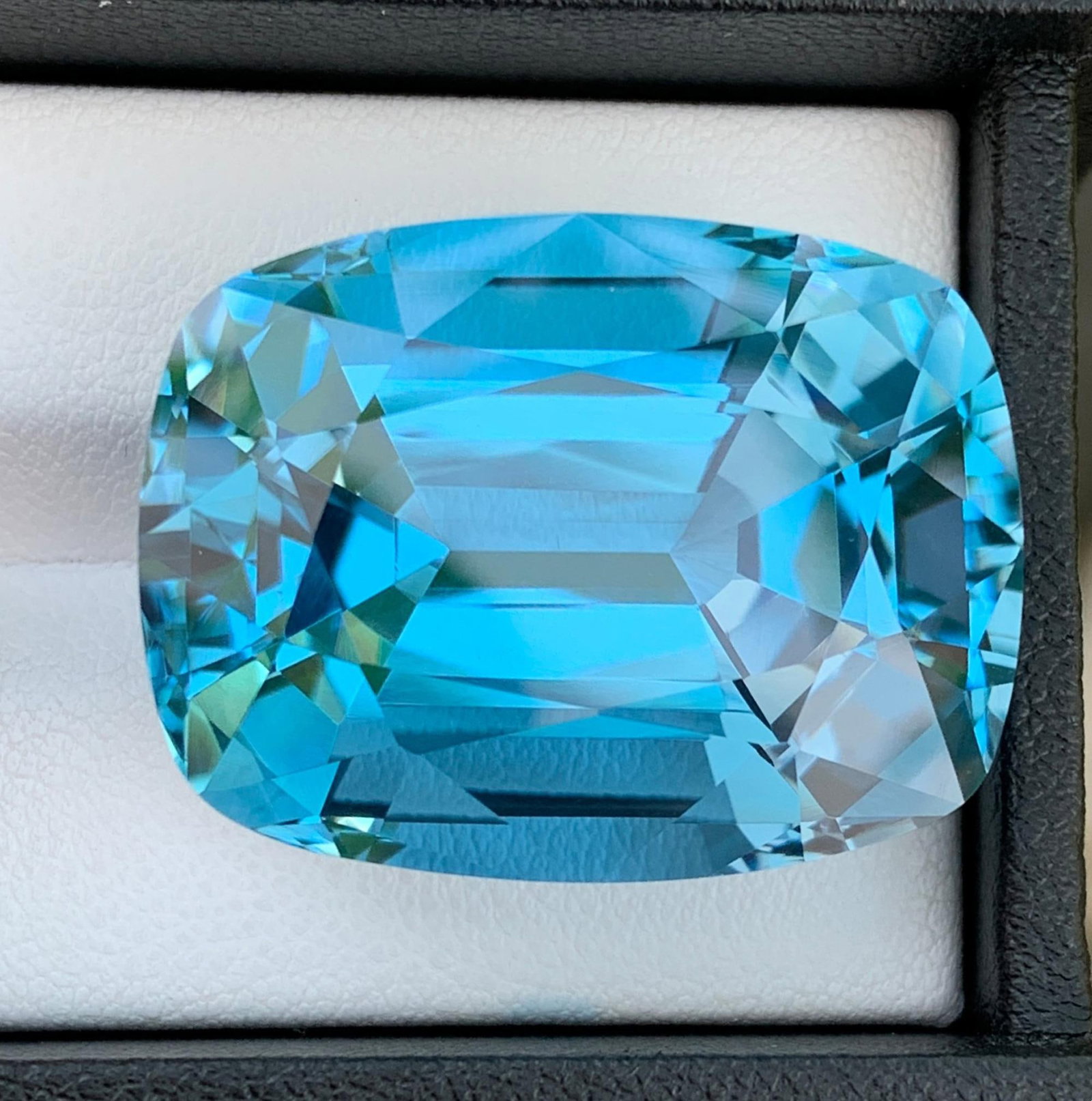Certified Natural London Blue Topaz Gemstone: 88.49 Ct Cushion Cut Brazil Collector Stone: Title: Certified Natural London Blue Topaz Gemstone: 88.49 Ct Cushion Cut Brazil Collector Stone Description: Gemstone: Topaz Carat weight: 88.49 Presenting an extraordinary Certified Natural London B