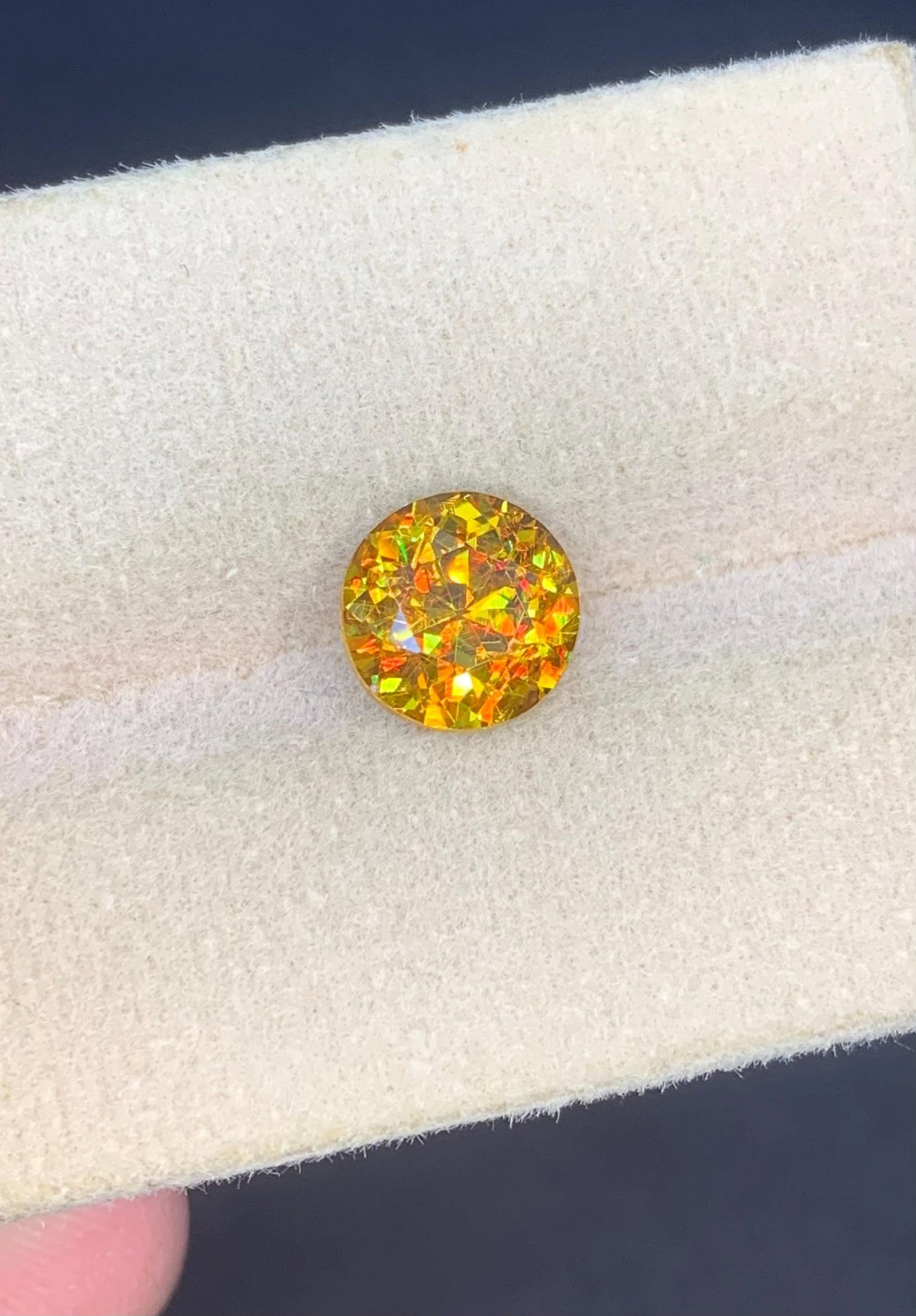 Extreme Trichroism Greenish Yellow Sphene Gemstone: 2.20 Carat Round Cut, Skardu Pakistan - 11