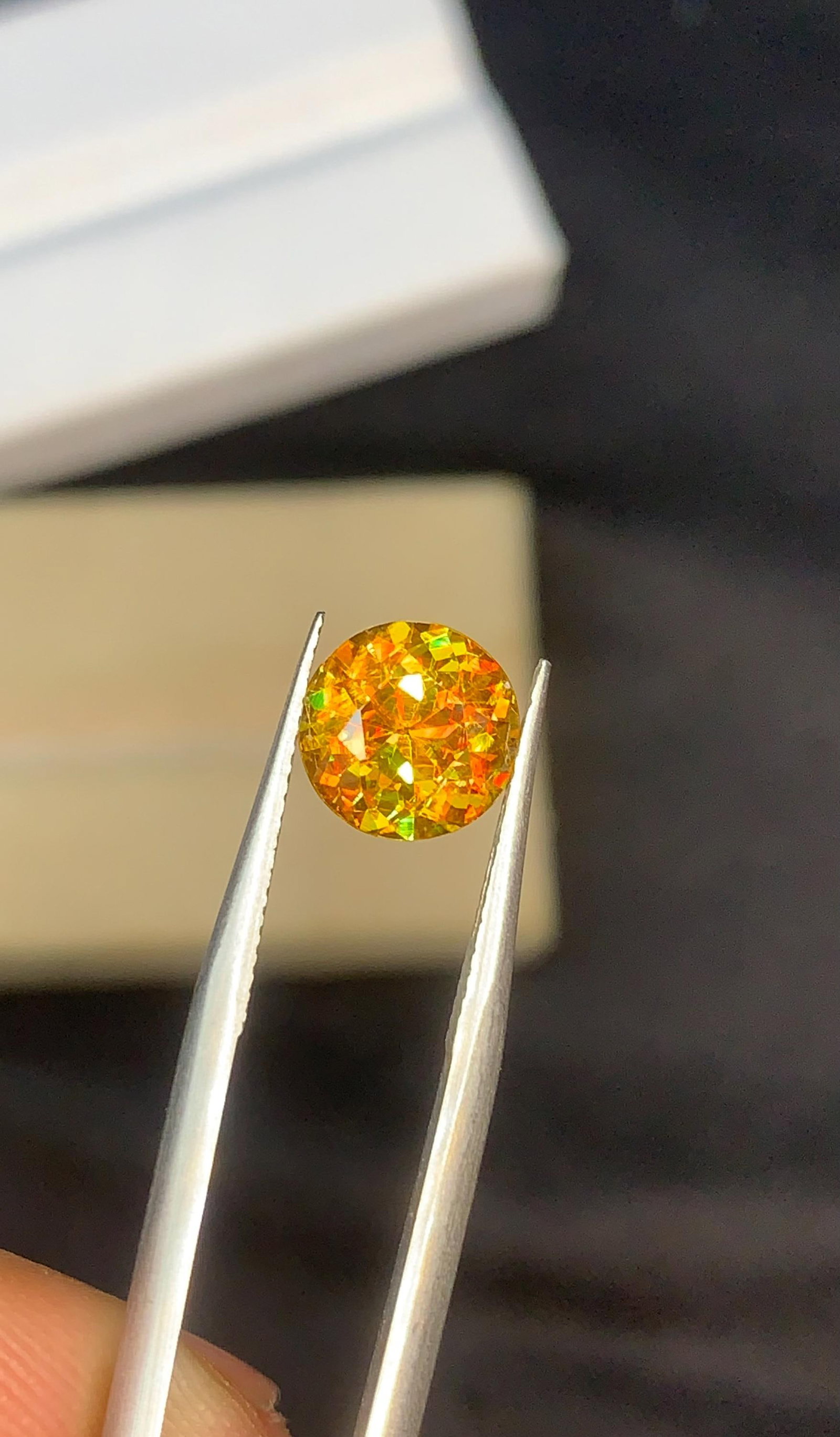 Extreme Trichroism Greenish Yellow Sphene Gemstone: 2.20 Carat Round Cut, Skardu Pakistan - 12