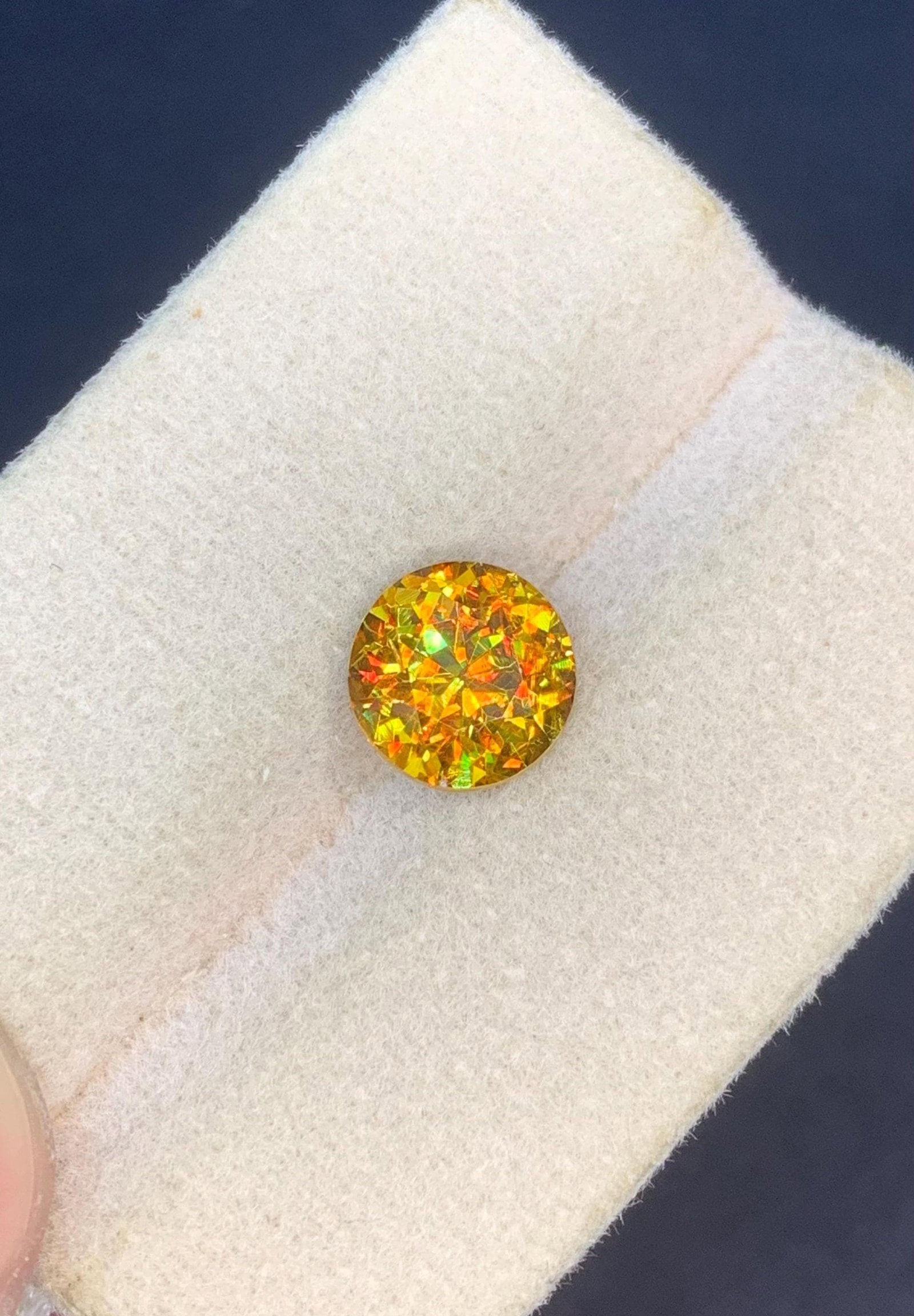 Extreme Trichroism Greenish Yellow Sphene Gemstone: 2.20 Carat Round Cut, Skardu Pakistan - 15