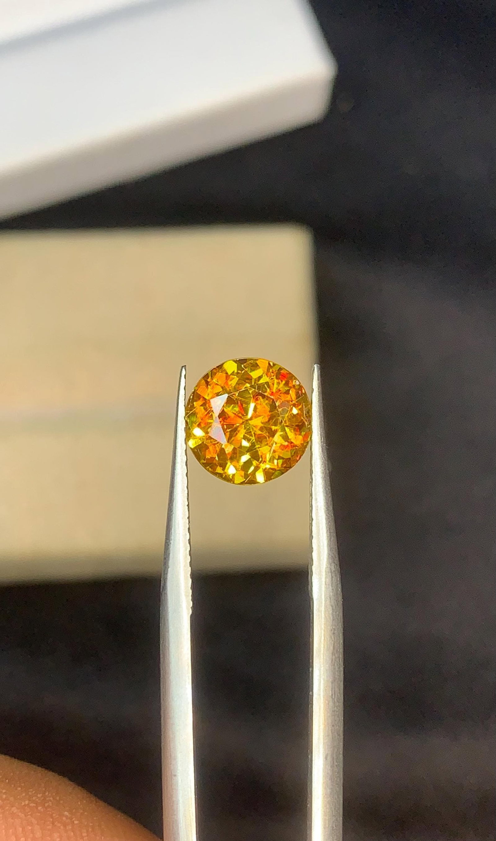 Extreme Trichroism Greenish Yellow Sphene Gemstone: 2.20 Carat Round Cut, Skardu Pakistan: Title: Extreme Trichroism Greenish Yellow Sphene Gemstone: 2.20 Carat Round Cut, Skardu Pakistan Description: Gemstone: Sphene Carat weight: 2 • Yellow Sphene (Titanite) • 2.20 Carat