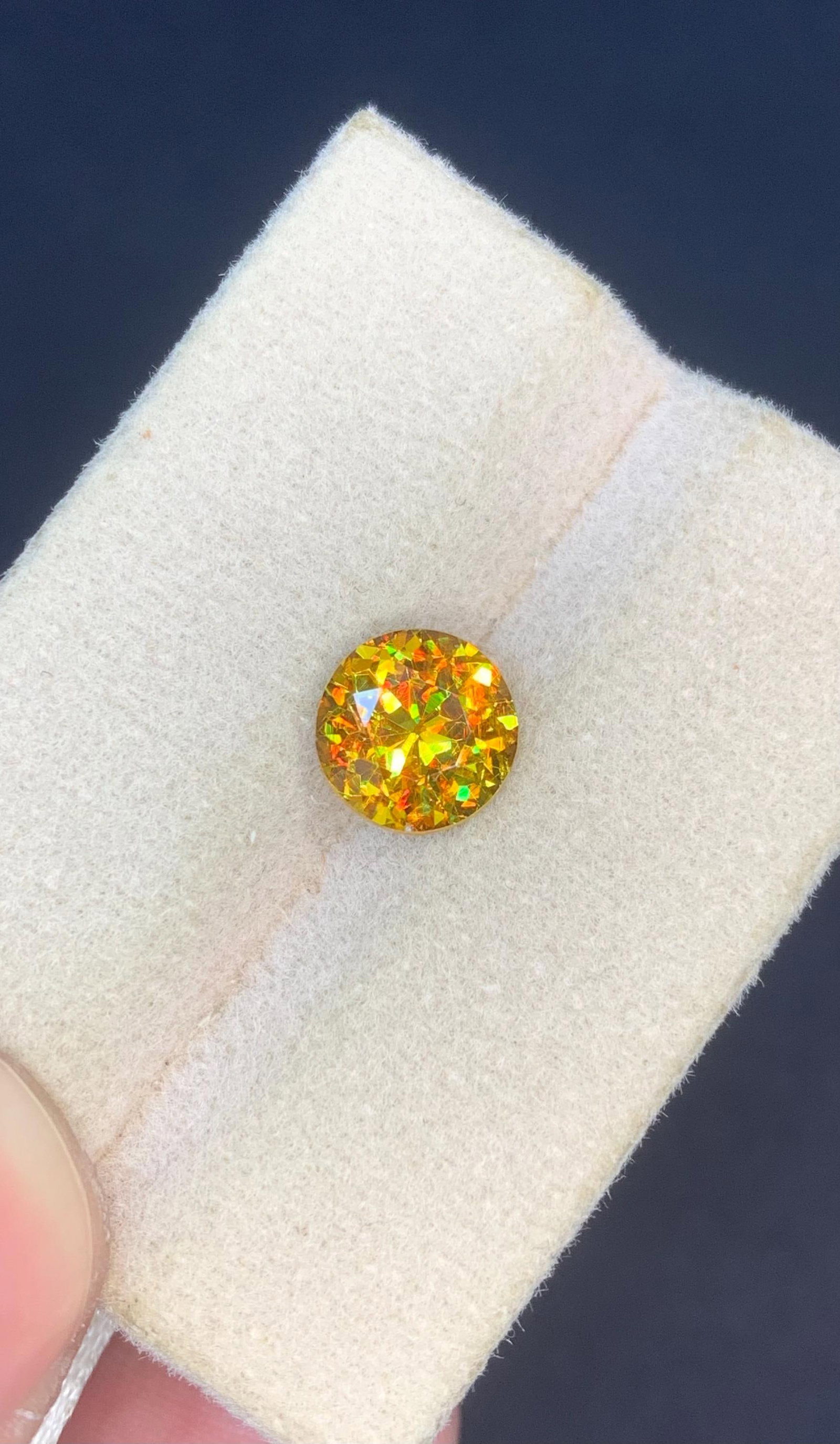 Extreme Trichroism Greenish Yellow Sphene Gemstone: 2.20 Carat Round Cut, Skardu Pakistan - 5