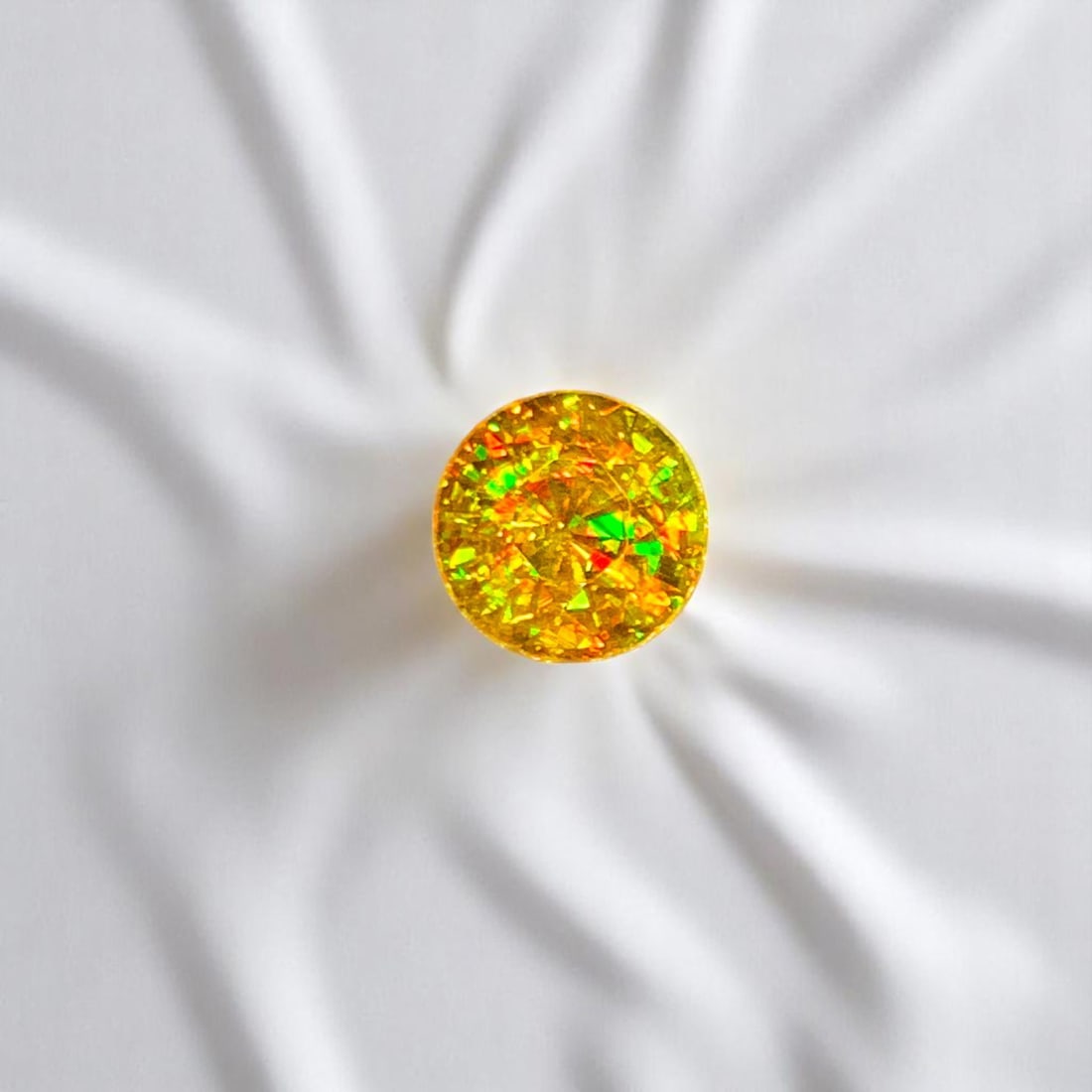 Full Fire Sphene Ring Stone, Natural Sphene Titanite Ring Gemstone: Title: Full Fire Sphene Ring Stone, Natural Sphene Titanite Ring Gemstone Description: Dimensions (mm) 8.5 x 8.5 x 6 mm Weight (cts) 2.75 Round Colours Description Full Fire Sphene Ring Stone, Natural