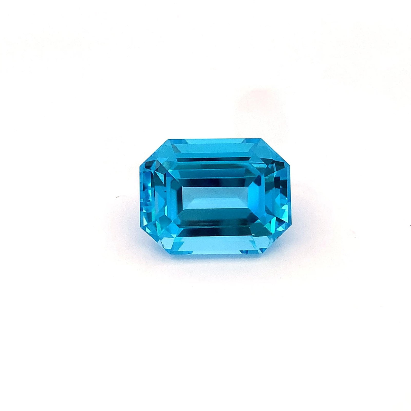 Swiss Blue Topaz Gemstone, Natural Loose Gemstone, Emerald Cut, November Birthstone : 35.36 Carat: Title: Swiss Blue Topaz Gemstone, Natural Loose Gemstone, Emerald Cut, November Birthstone : 35.36 Carat Description: Gemstone: Topaz Carat weight: 35.36 : • Weight : 35.36 carat • Dimensi