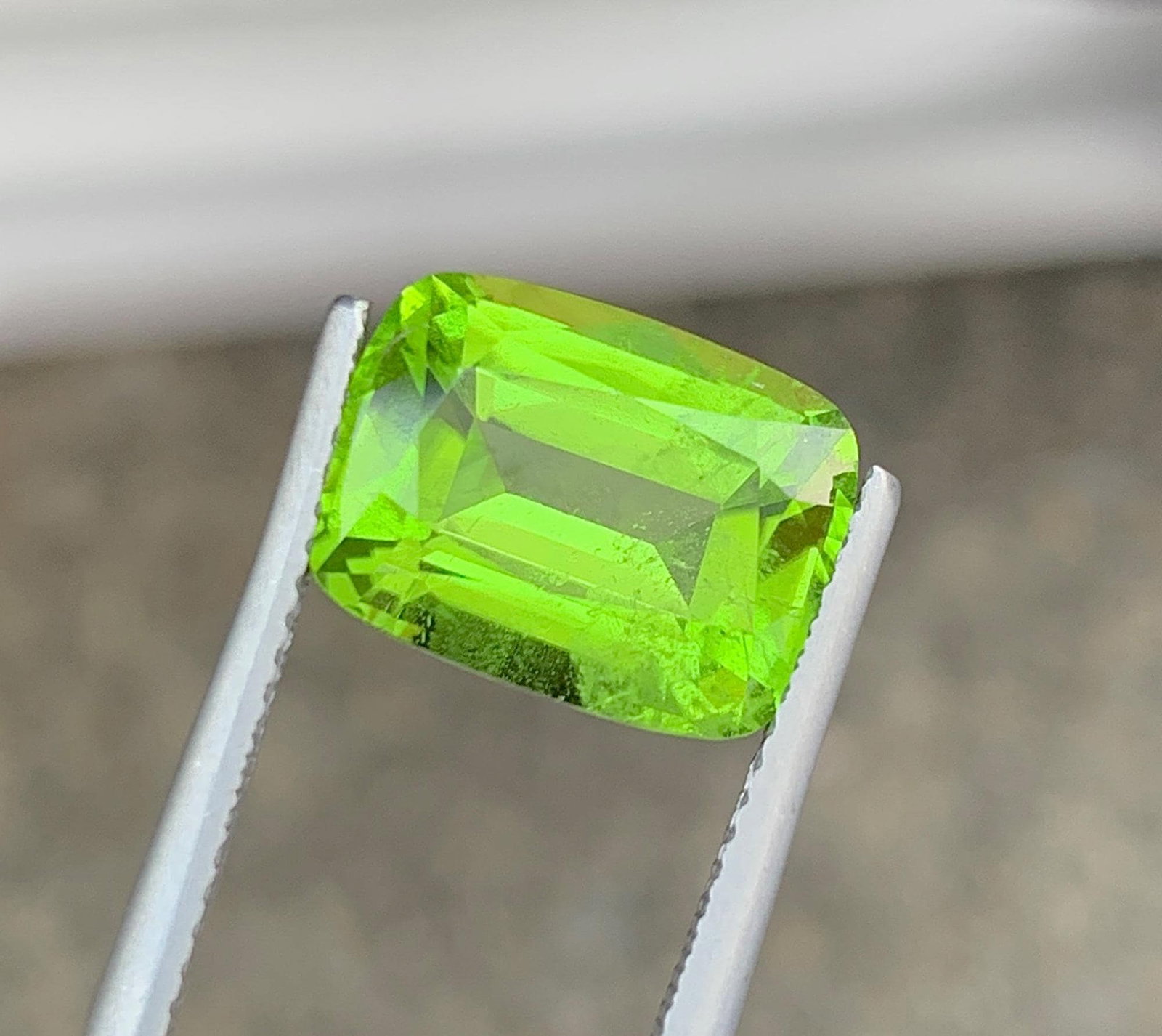 Cushion Cut Peridot Gemstone: Natural August Birthstone, Pakistan (5.90 carats) - 9