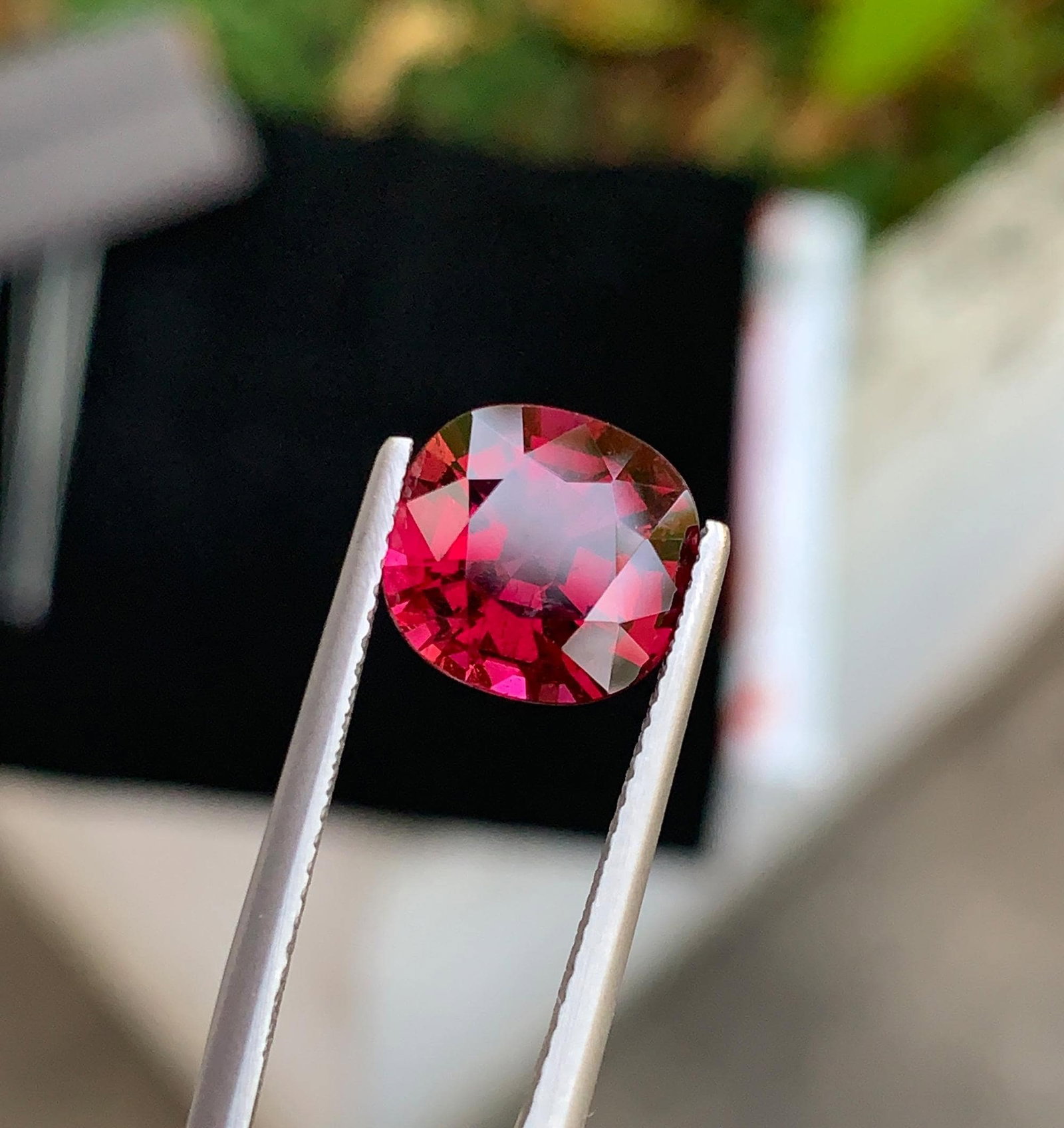 Tanzania Natural Cerise Pink Garnet Gemstone: 4.57 Carat Faceted For Ring: Title: Tanzania Natural Cerise Pink Garnet Gemstone: 4.57 Carat Faceted For Ring Description: Gemstone: Garnet Carat weight: 4.57 Presenting a beautiful natural Garnet gemstone weighing 4.57 carats, s