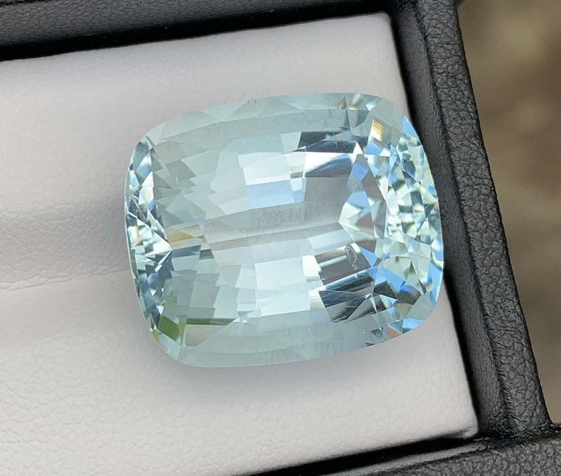 Natural Aquamarine Gemstone: 35.28 Carat Fancy Cut, Pakistan Origin: Title: Natural Aquamarine Gemstone: 35.28 Carat Fancy Cut, Pakistan Origin Gemology: Hardness : 7.5-8 Origin : Pakistan Shape : Emerald Color : Sky Blue Clarity : VVS Clean Weight : 35.28 Carats