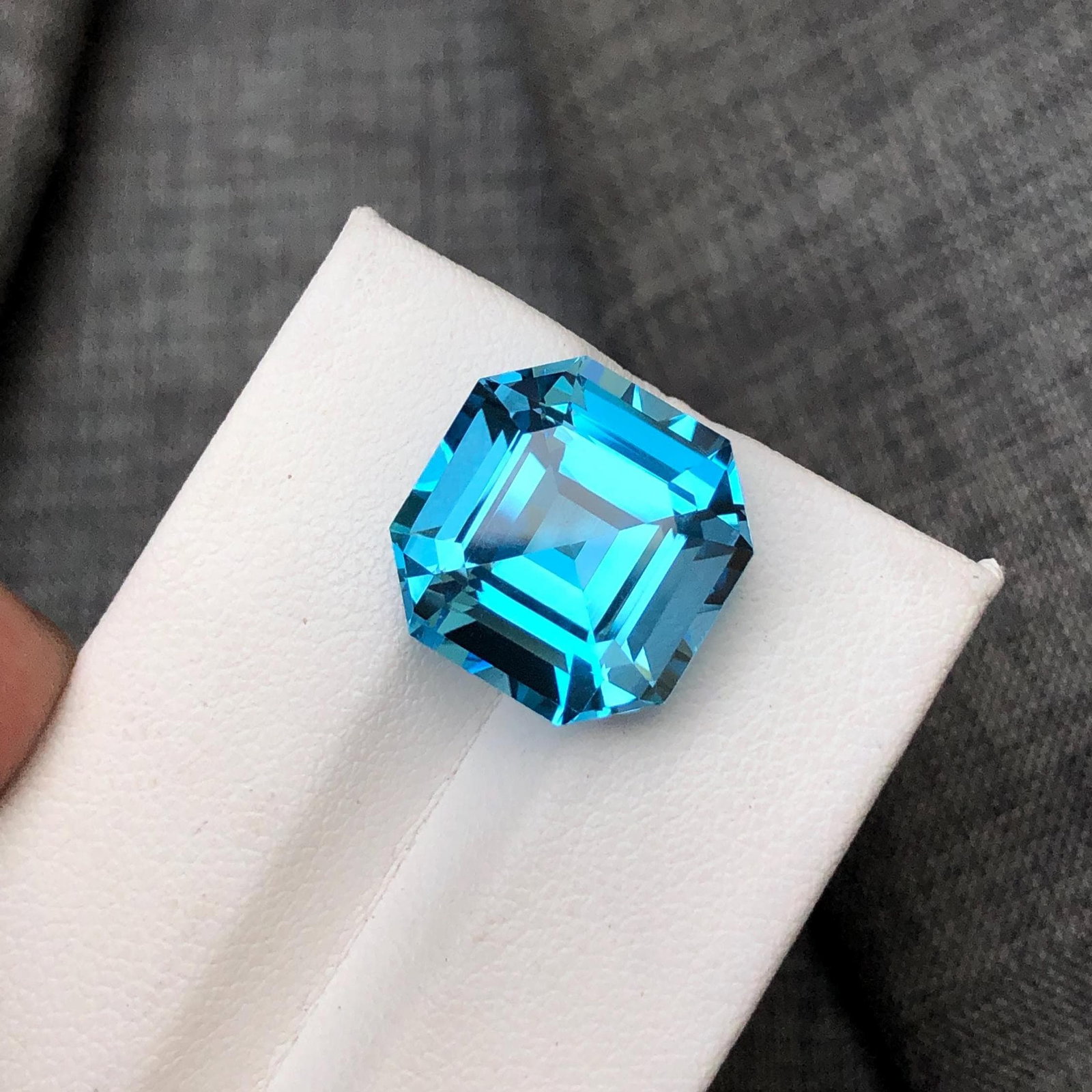 16 Carat Swiss Blue Topaz Loose Gemstone Asscher Cut November Birthstone: Title: 16 Carat Swiss Blue Topaz Loose Gemstone Asscher Cut November Birthstone Description: Gemstone: Topaz Carat weight: 16 : • Weight : 16 carat • Dimension : 14*14*10 mm •
