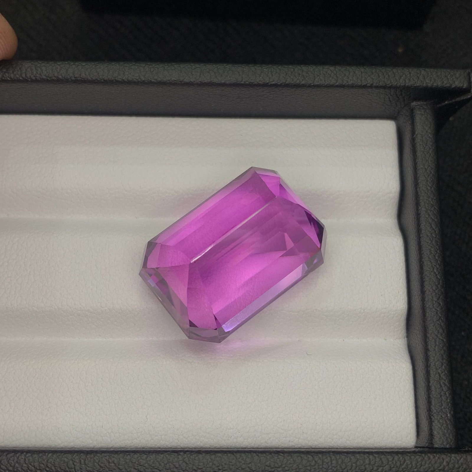 58.15 Carat Deep Fuchsia Pink Kunzite Gemstone: Emerald Cut - 16