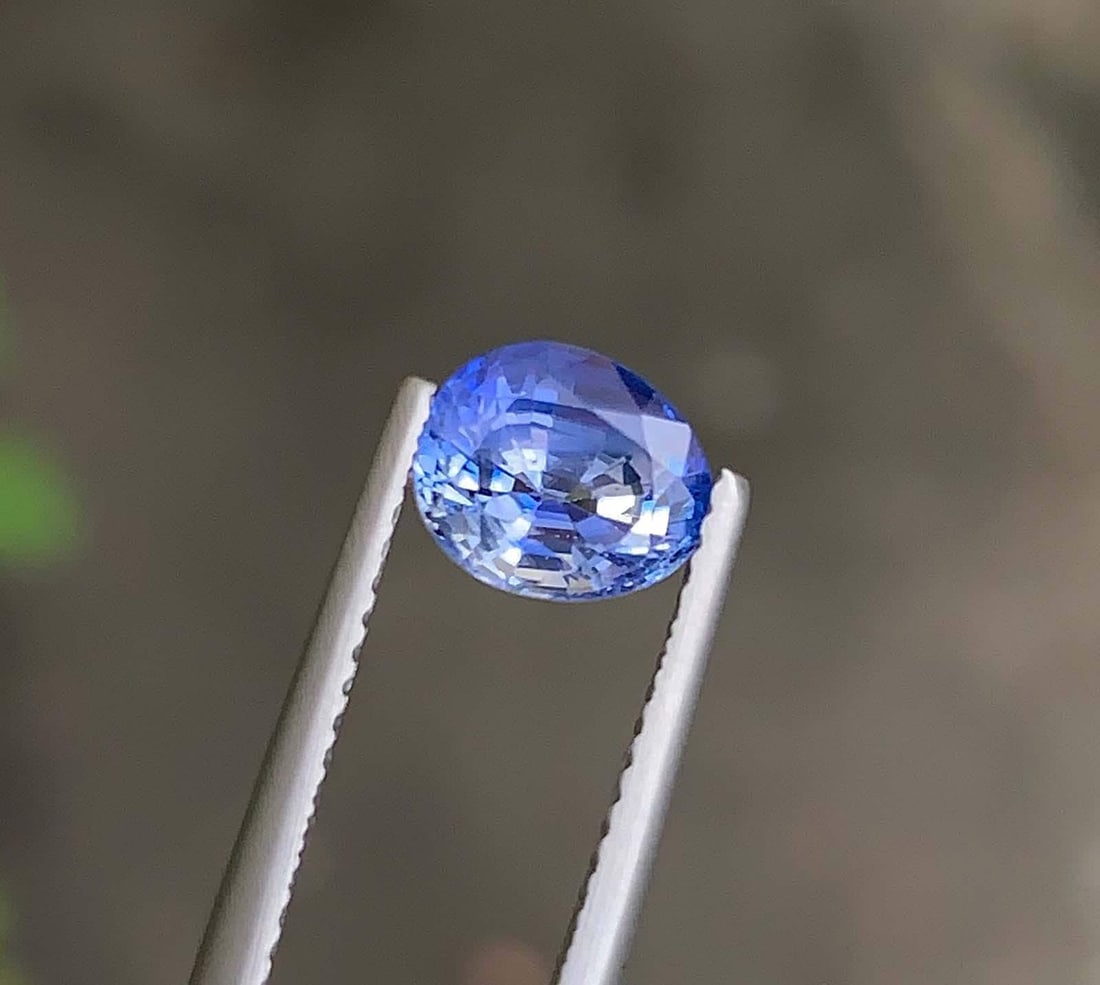 AIG Certified Faceted Blue Sapphire: 1.86 Carat Bi Color Oval Cut Gemstone - 10