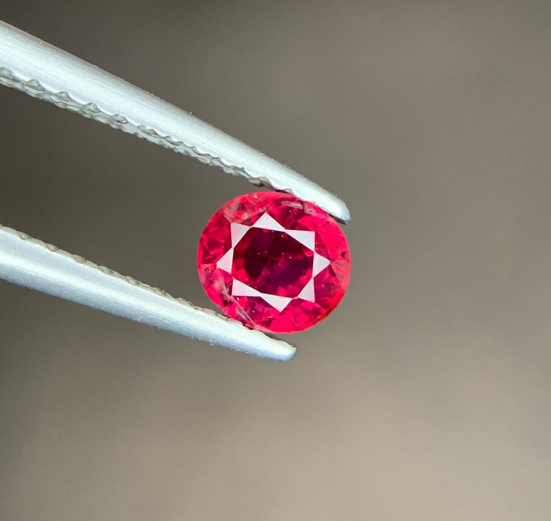 Reddish Ruby Loose Gemstone: 0.65 ct Oval Cut, Mozambique - 4