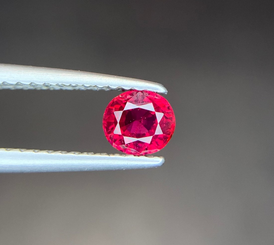 Reddish Ruby Loose Gemstone: 0.65 ct Oval Cut, Mozambique - 9