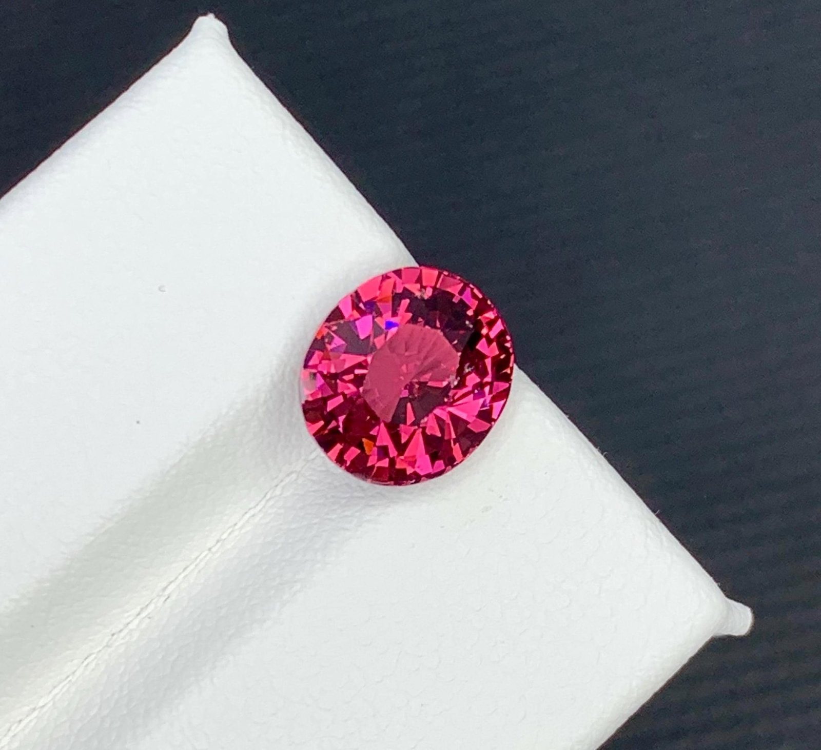 Purplish Pink Natural Garnet Oval Shape Gemstone For Ring From Tanzania - 4.140 Carat: Title: Purplish Pink Natural Garnet Oval Shape Gemstone For Ring From Tanzania - 4.140 Carat Description: Gemstone: Garnet Carat weight: 4.140 : • Weight : 4.140 carat • Dimension : 9.4*8.