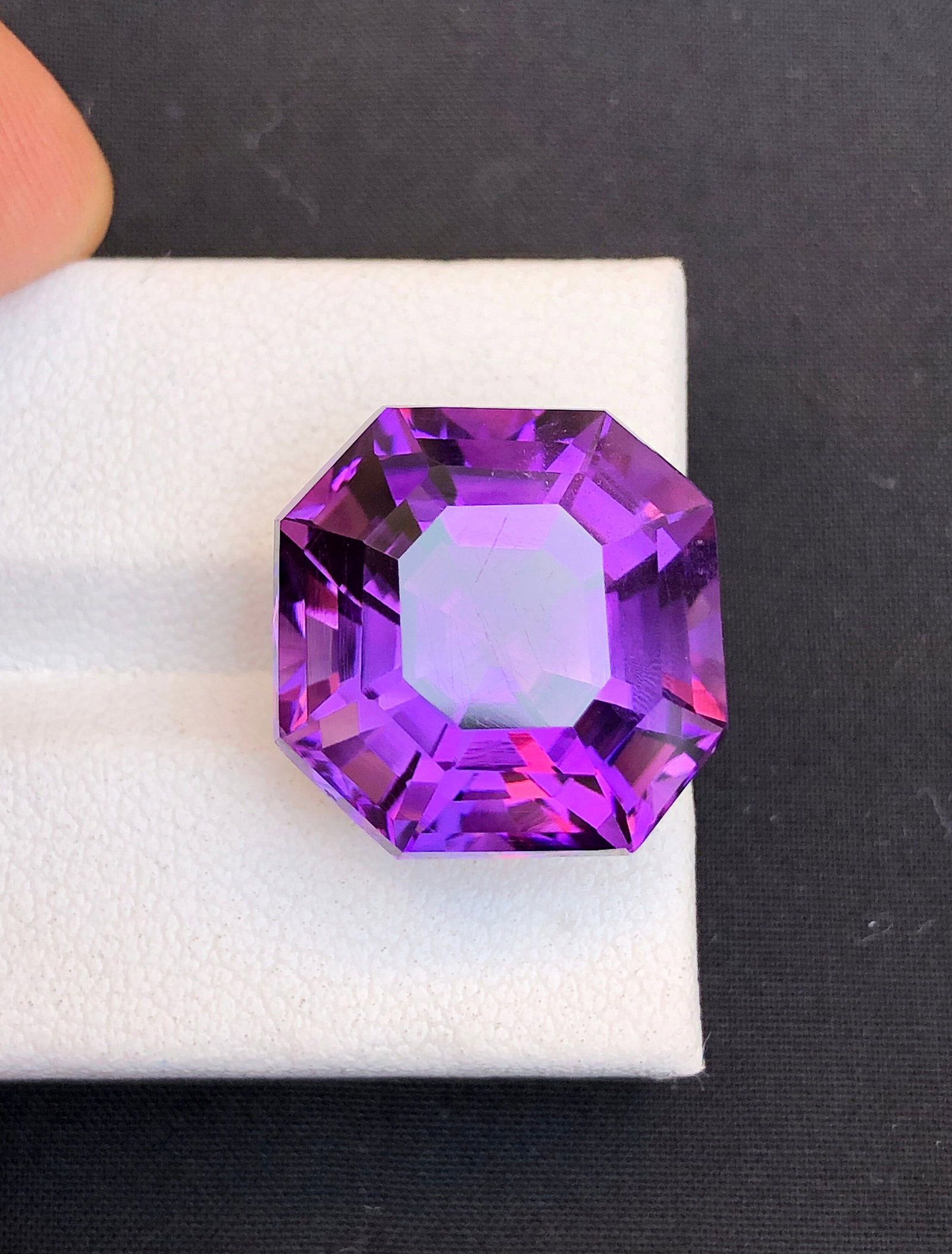 Natural Amethyst Gemstone: Ascher Cut, 21.50 Carats - 9