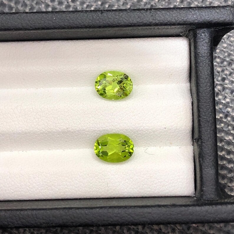 Pair Oval Cut Peridot Gemstones Natural Green - 2.950 Carat - 2