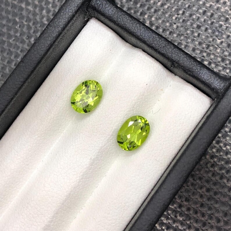Pair Oval Cut Peridot Gemstones Natural Green - 2.950 Carat - 5
