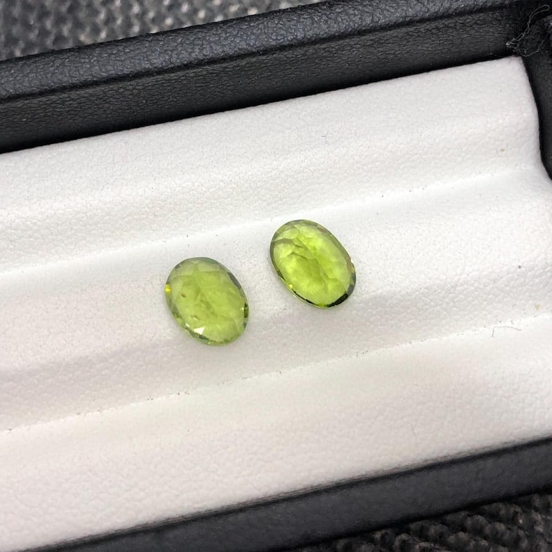 Pair Oval Cut Peridot Gemstones Natural Green - 2.950 Carat - 6