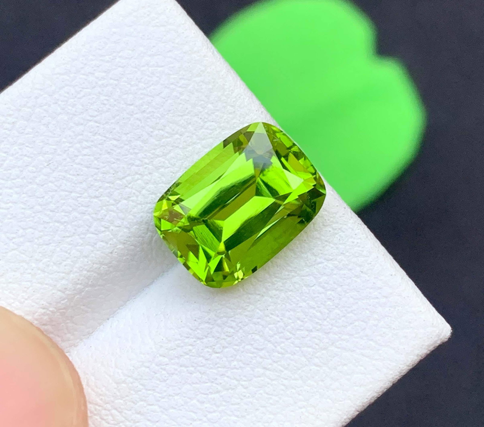 Cushion Cut Peridot Gemstone: Natural August Birthstone (4.68 carats) - 11
