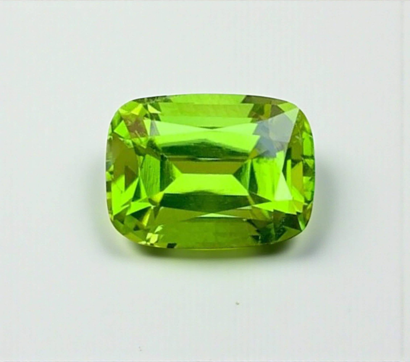 Cushion Cut Peridot Gemstone: Natural August Birthstone (4.68 carats): Title: Cushion Cut Peridot Gemstone: Natural August Birthstone (4.68 carats) Description: Gemstone: Peridot Carat weight: 4.68 Natural Peridot Gemstones, Cushion Cut Peridot Loose Gemstone From Pakist