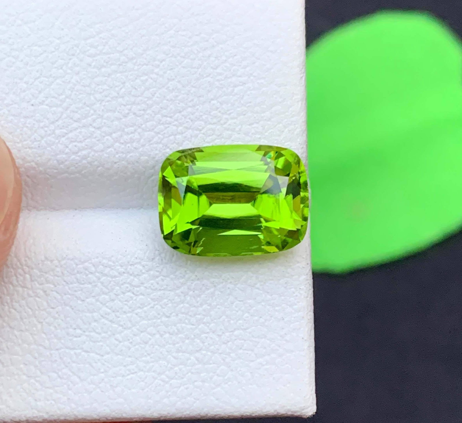 Cushion Cut Peridot Gemstone: Natural August Birthstone (4.68 carats) - 7
