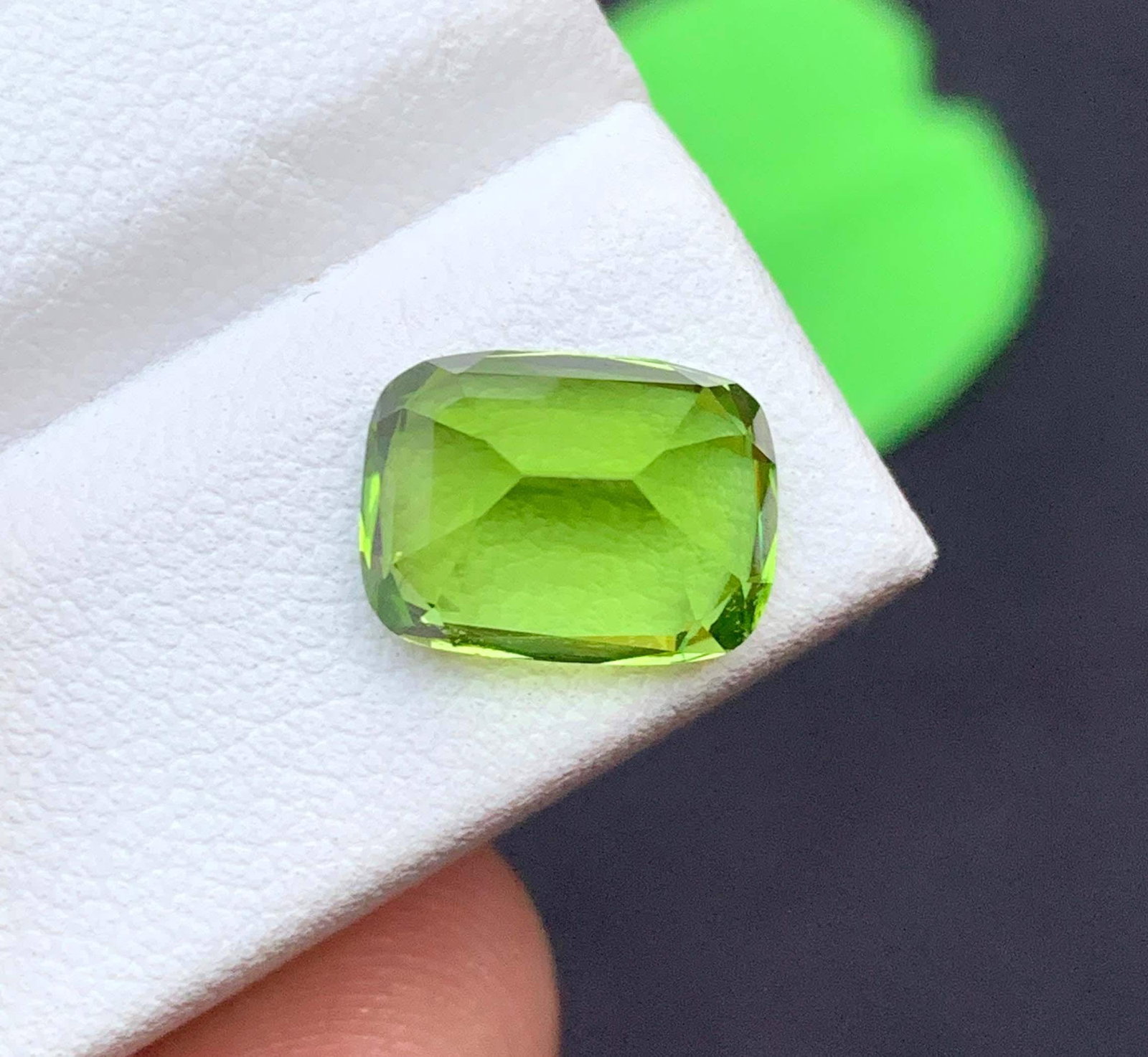 Cushion Cut Peridot Gemstone: Natural August Birthstone (4.68 carats) - 9