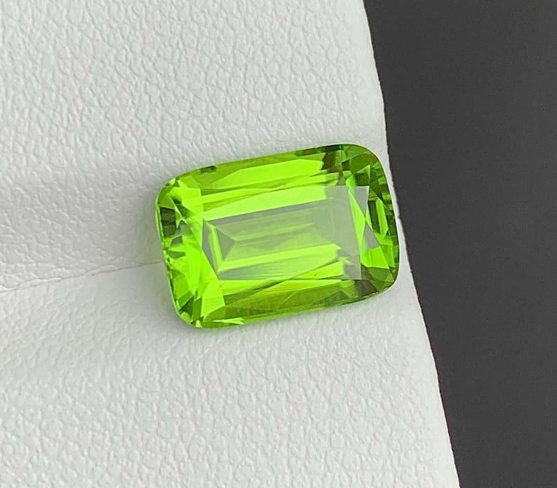 Cushion Cut Peridot Gemstone: Natural August Birthstone, Pakistan (4.23 carats): Title: Cushion Cut Peridot Gemstone: Natural August Birthstone, Pakistan (4.23 carats) Description: Gemstone: Peridot Natural Peridot Gemstones, Cushion Cut Peridot Loose Gemstone From Pakistan, Augus