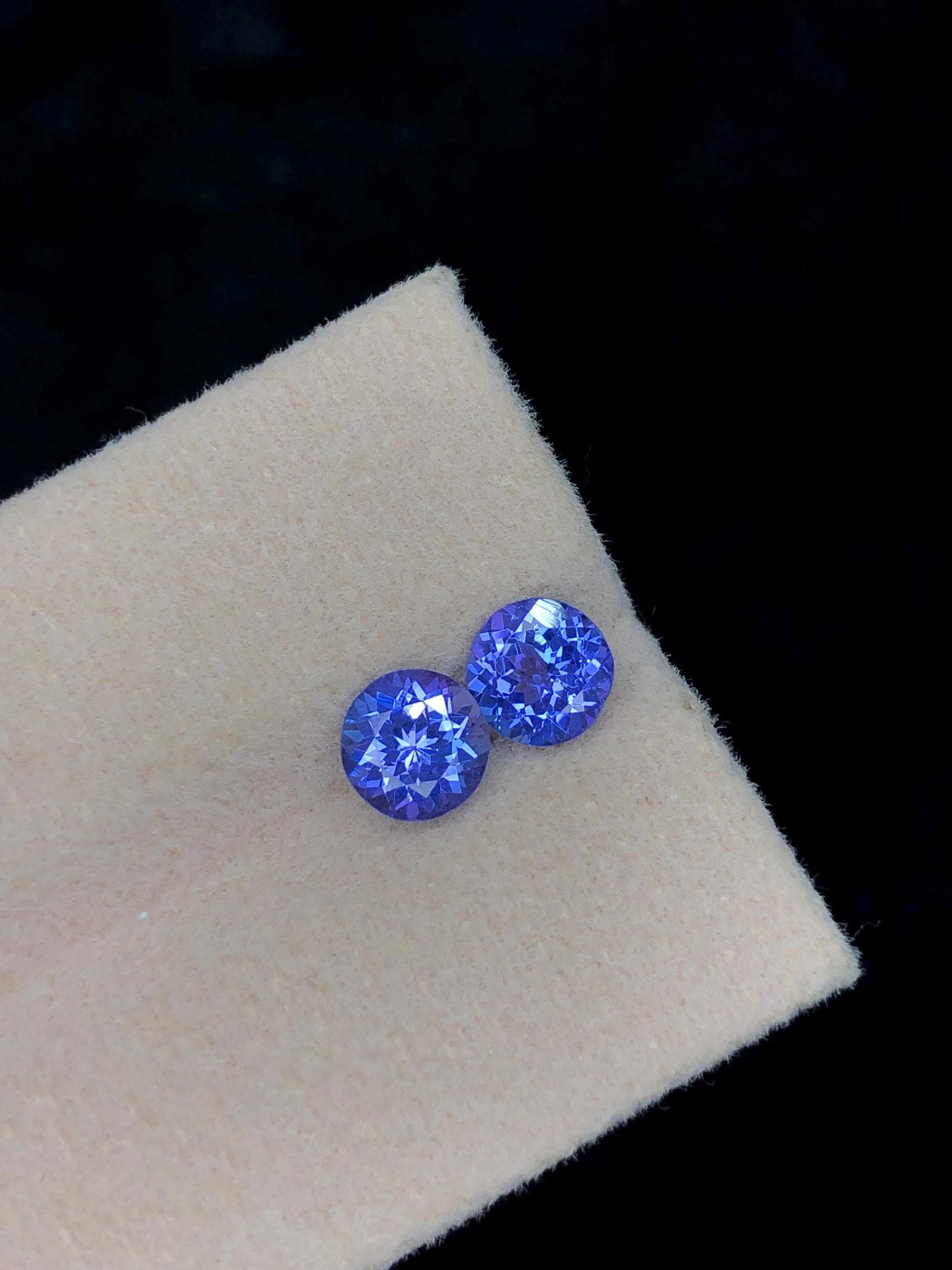 Violet Blue Tanzanite Gemstone Pair: Round Faceted Jewelry Gems, 1.91 Carat - 10