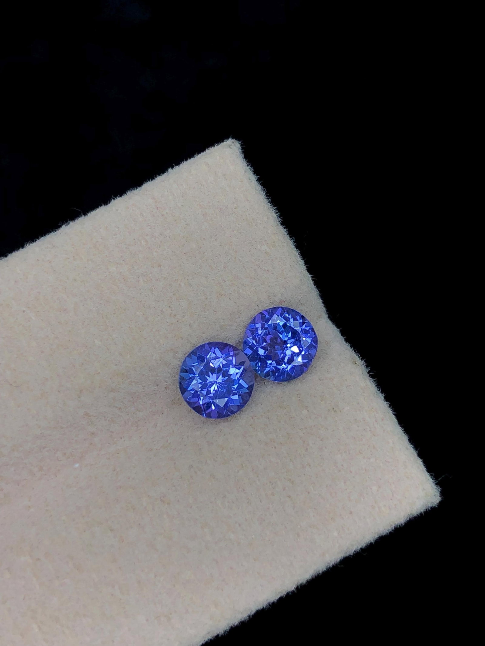 Violet Blue Tanzanite Gemstone Pair: Round Faceted Jewelry Gems, 1.91 Carat - 11