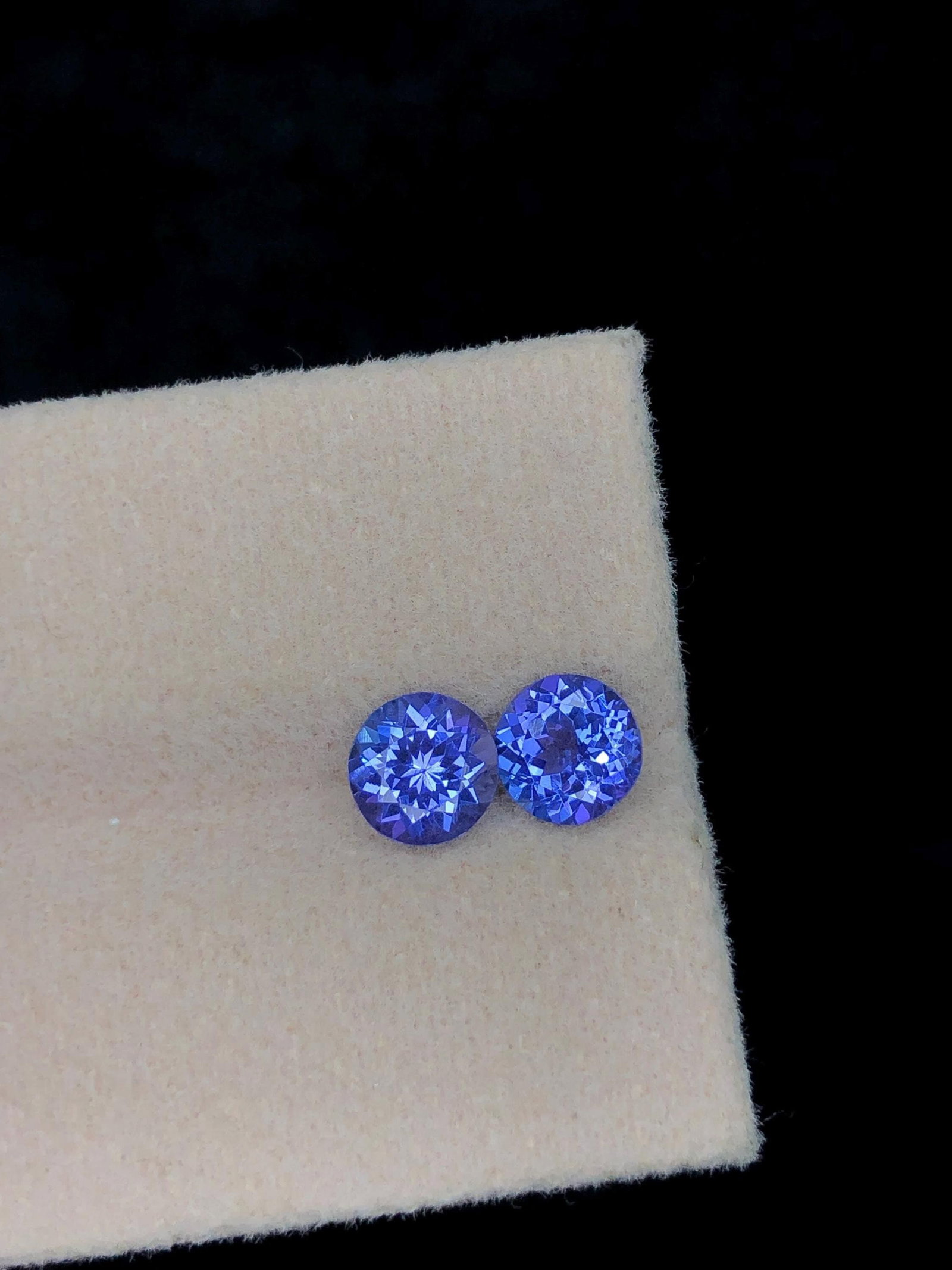 Violet Blue Tanzanite Gemstone Pair: Round Faceted Jewelry Gems, 1.91 Carat: Title: Violet Blue Tanzanite Gemstone Pair: Round Faceted Jewelry Gems, 1.91 Carat Description: Gemstone: Tanzanite Carat weight: 1.910 Tanzanite is strongly pleochroic and as the stone is rotated