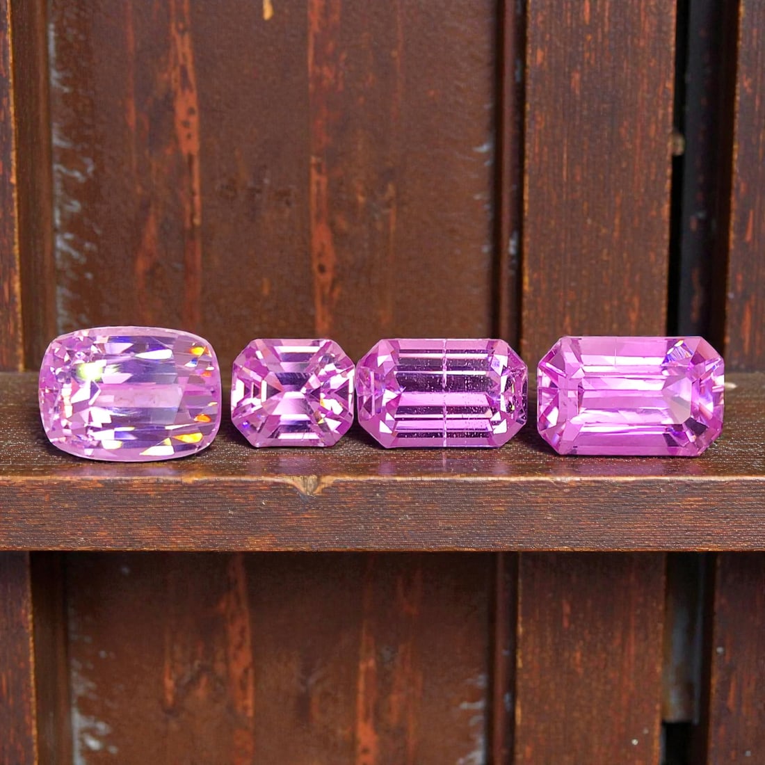Pink Kunzite Gemstones Set for Jewelry Making, Lilac Kunzite Loose Stones: Title: Pink Kunzite Gemstones Set for Jewelry Making, Lilac Kunzite Loose Stones Description: Dimensions (mm) 14 x 9 x 9 mm Weight (cts) 34.3 Emerald, Cushion Colours Description Pink Kunzite