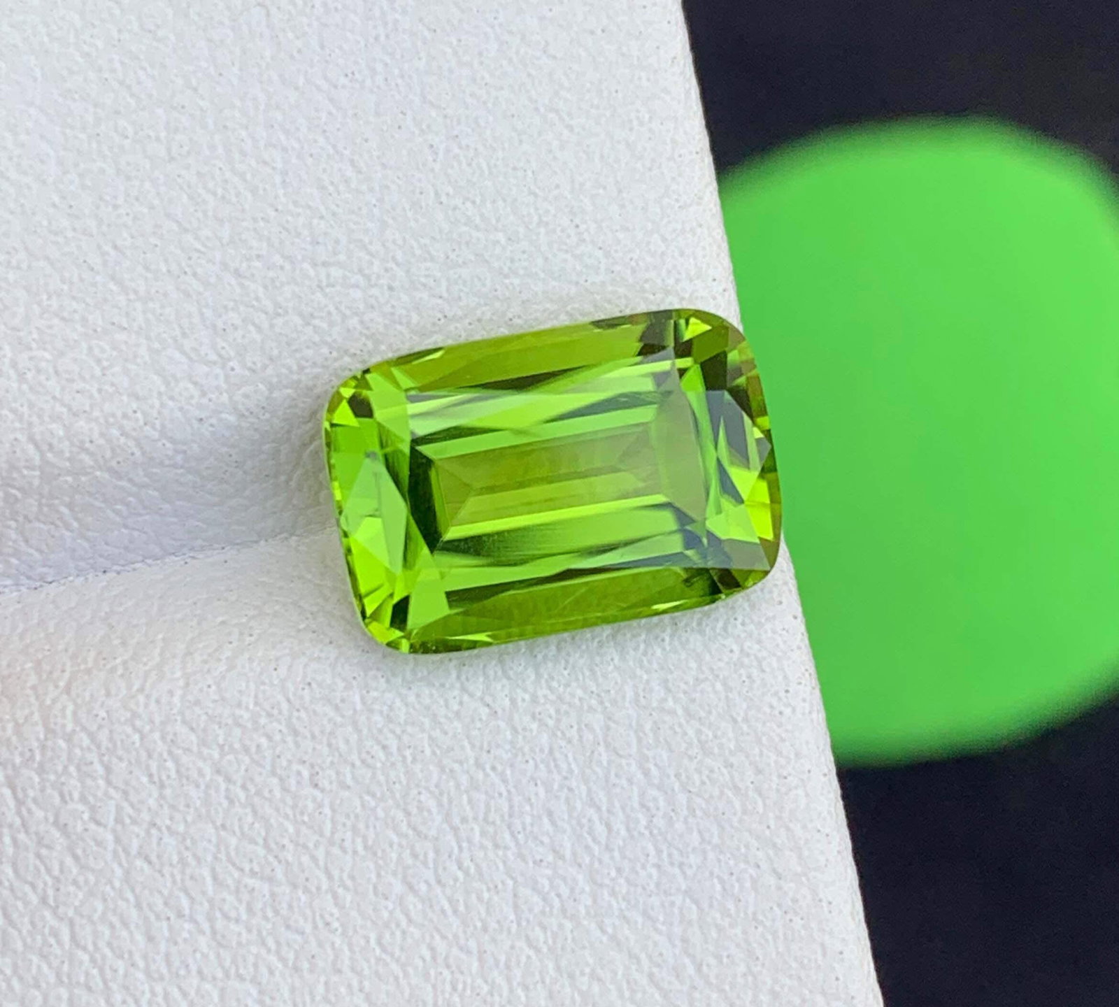 Cushion Cut Peridot Gemstone: Natural August Birthstone, Pakistan (4.24 carats) - 7