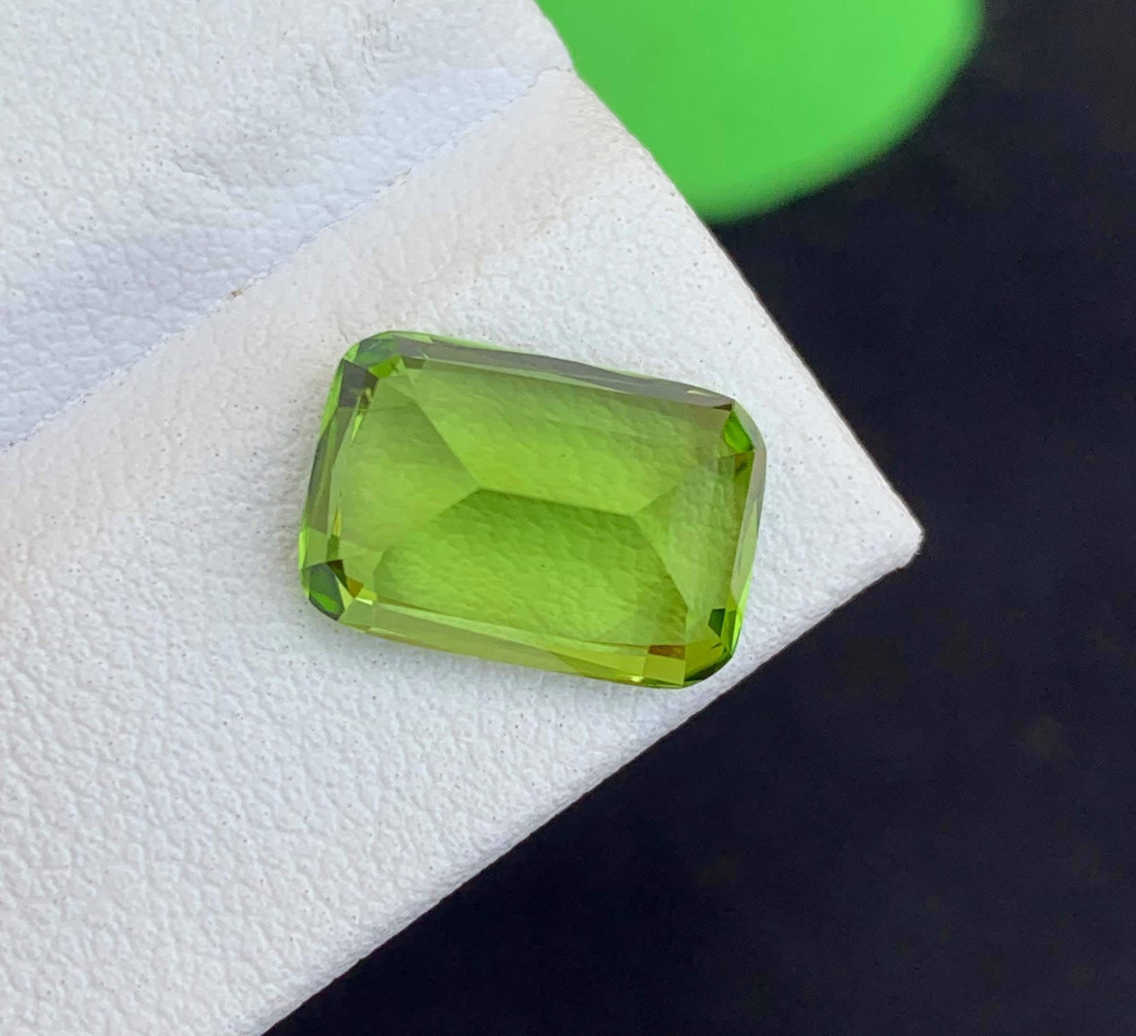 Cushion Cut Peridot Gemstone: Natural August Birthstone, Pakistan (4.24 carats) - 8