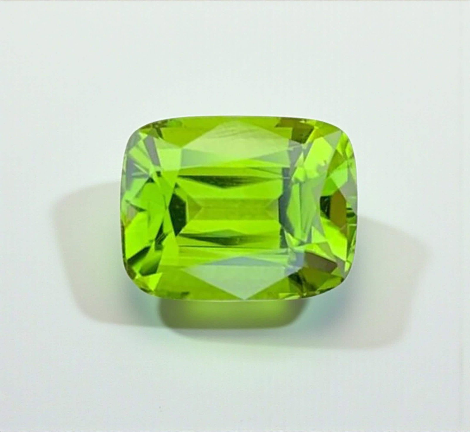Natural Peridot Gemstone: 4.44 Carat Cushion Cut, August Birthstone: Title: Natural Peridot Gemstone: 4.44 Carat Cushion Cut, August Birthstone Description: Gemstone: Peridot Carat weight: 4.44 Natural Peridot Gemstones, Cushion Cut Peridot Loose Gemstone From Pakistan