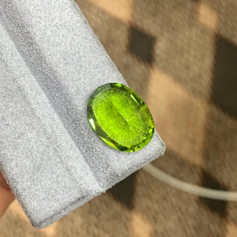 Apple Green Peridot Gemstone: 9.20 Carat Faceted Oval Cut - 8