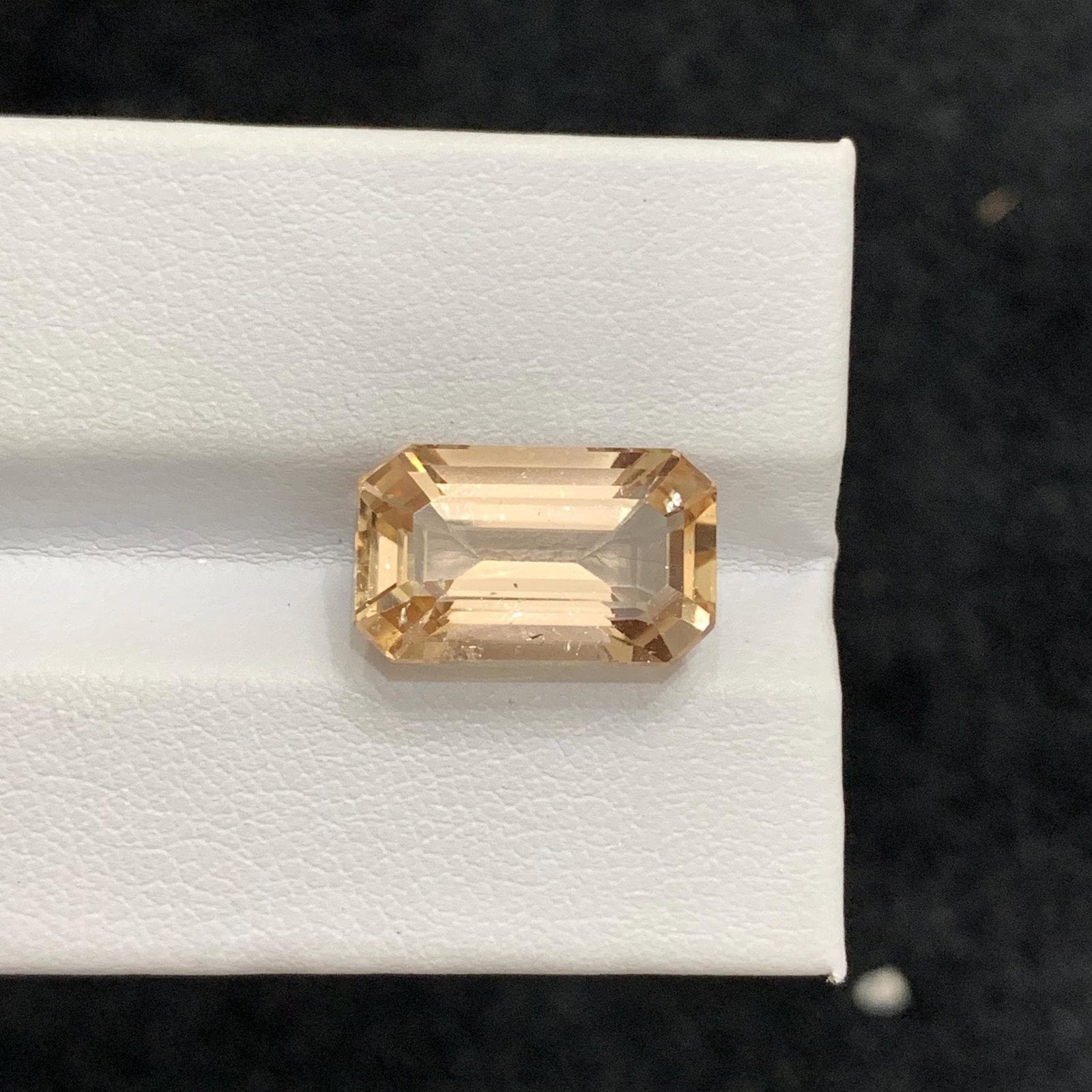 Golden Topaz Gemstone: 10.35 Carat Emerald Cut, Skardu Origin - 5