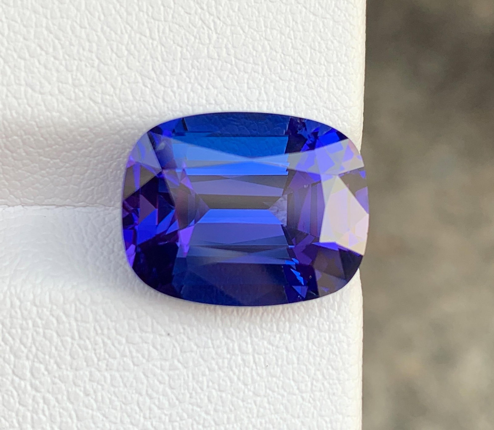 Natural AAA Tanzanite Loose Gemstone: 10.57 Carat Cushion Shape For Making Jewelry: Title: Natural AAA Tanzanite Loose Gemstone: 10.57 Carat Cushion Shape For Making Jewelry Description: Gemstone: Tanzanite Natural Tanzanite Loose Gemstone Cushion Shape Ring size For Making Jewelry G