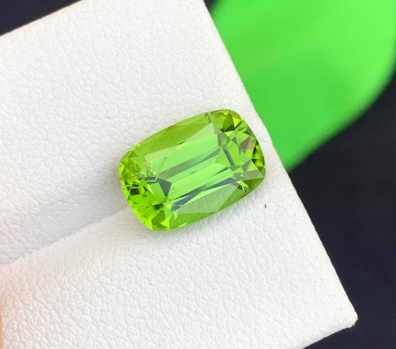 Cushion Cut Peridot Gemstone: Natural August Birthstone, Pakistan Origin (3.94 carats) - 8
