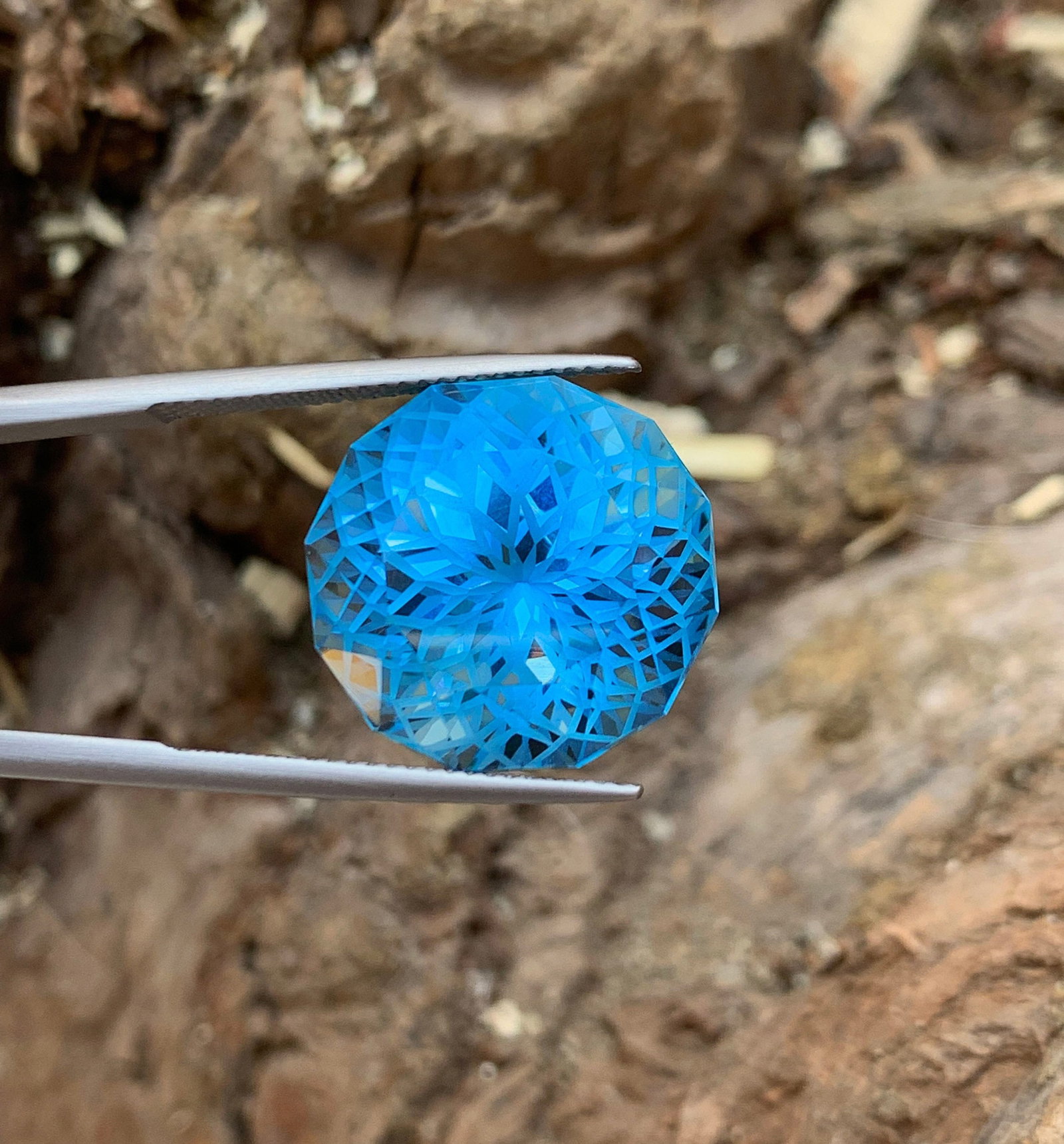 30.55 Carat Natural Blue Topaz Gemstone: Round Brilliant Cut - 3