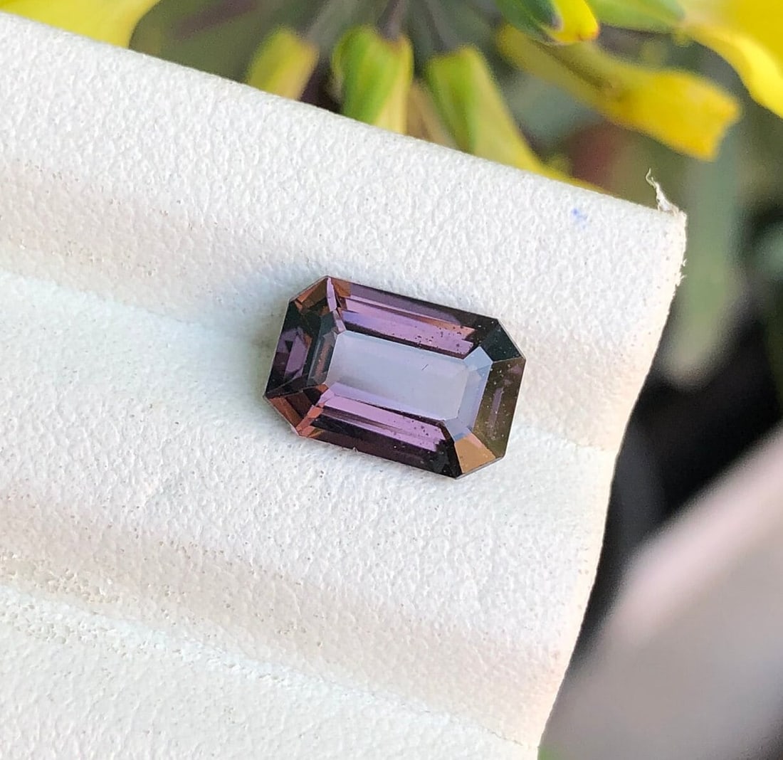 Gray Spinel Gemstone: 2.70 Ct Emerald Cut, VVS Clarity - 5