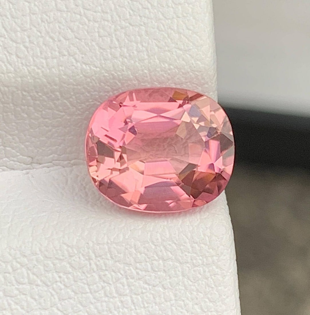 Lilac Pink Tourmaline Gemstone: Natural October Birthstone, Africa 2.75 CTs: Title: Lilac Pink Tourmaline Gemstone: Natural October Birthstone, Africa 2.75 CTs Description: Gemstone: Tourmaline Lilac Pink Tourmaline Gemstone: Natural October Birthstone, Africa Weight : 2.75