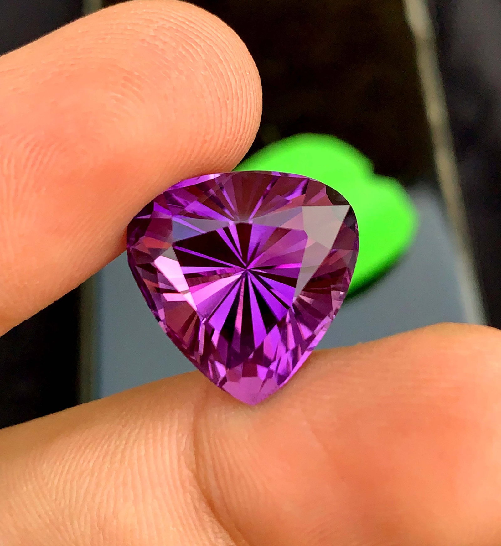 Pinkish Purple Amethyst Gemstone: 18.55 Carat Pear Cut for Jewelry - 4