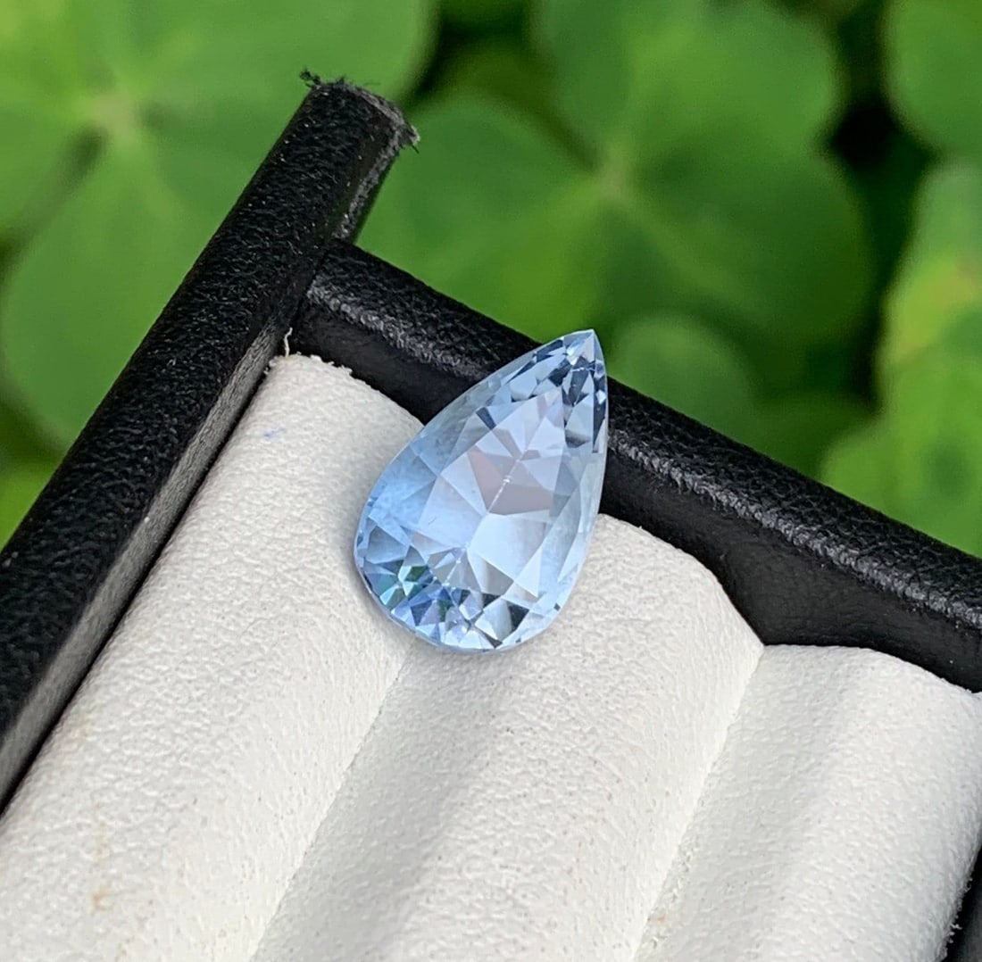 Santa Maria Blue Aquamarine Gemstone: 4.15 Carat Pear Cut: Title: Santa Maria Blue Aquamarine Gemstone: 4.15 Carat Pear Cut Description: Gemstone: Aquamarine Carat weight: 4.15 Aquamarine loose gemstone, Blue aquamarine cut stone, faceted pear shape, Santa ma