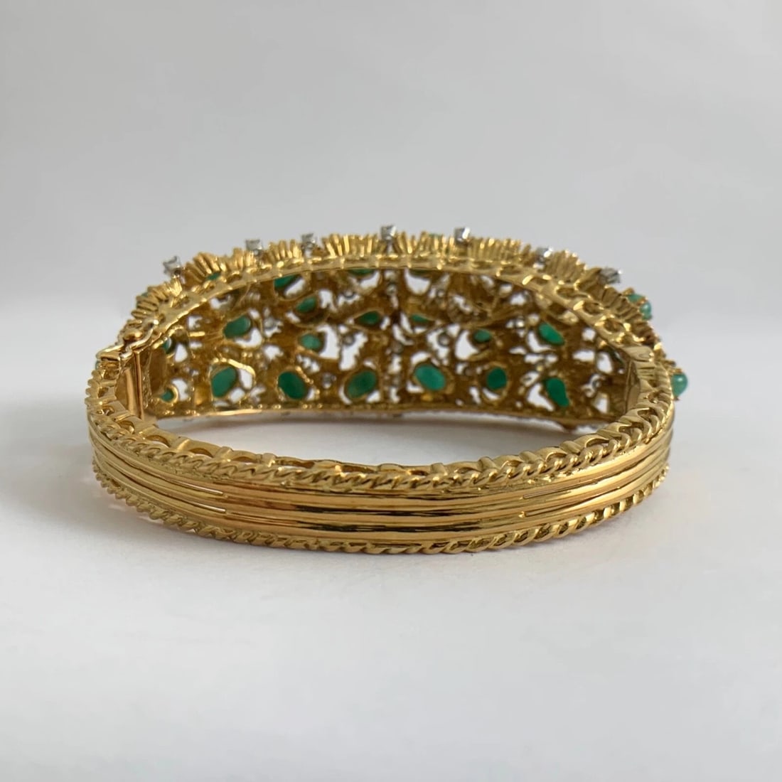 Vintage Green Cabochon Emerald Diamond Bangle Bracelet 18K Yellow Gold, 65 Grams - 10