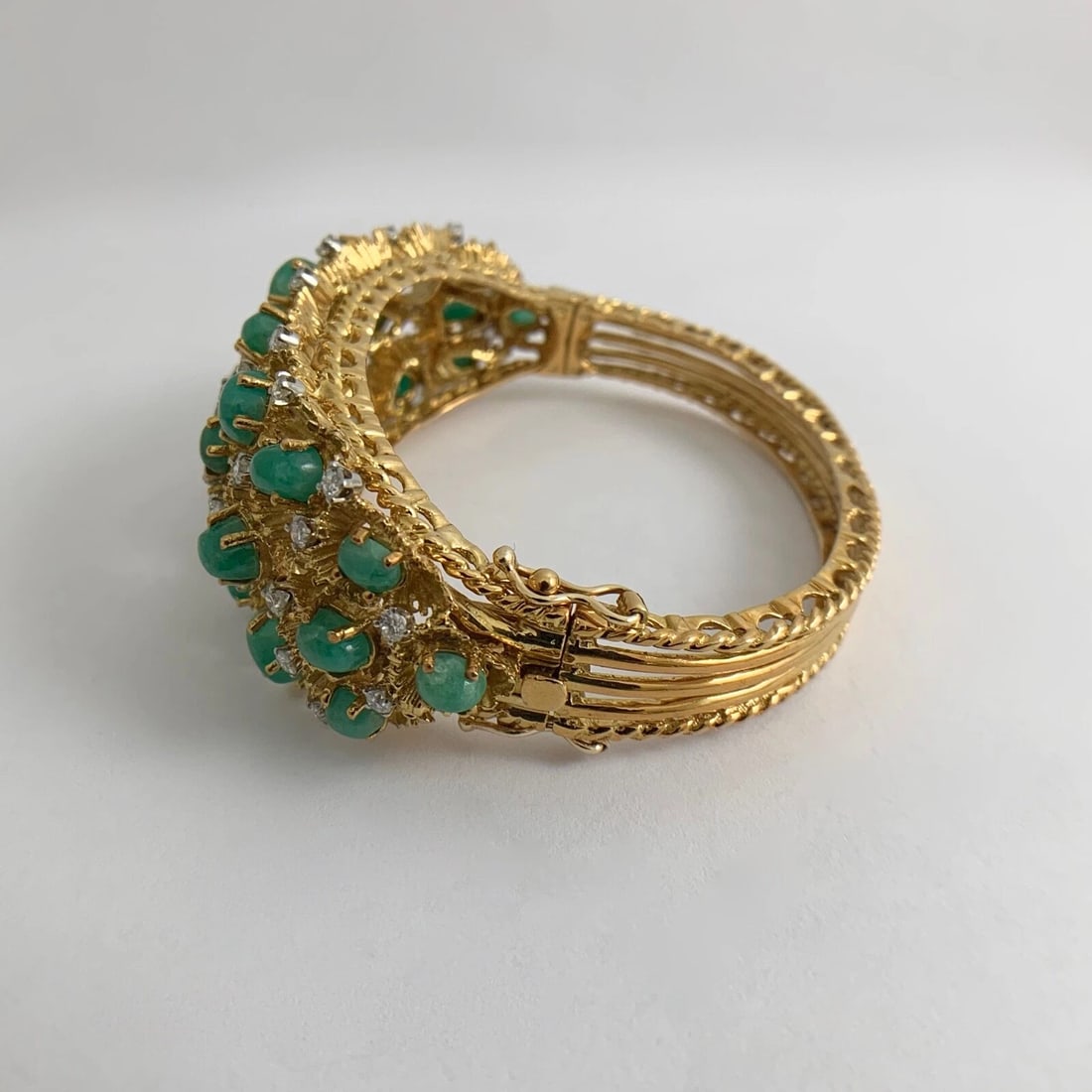 Vintage Green Cabochon Emerald Diamond Bangle Bracelet 18K Yellow Gold, 65 Grams - 11