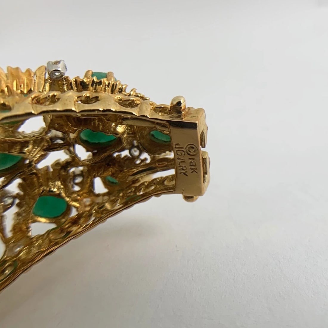 Vintage Green Cabochon Emerald Diamond Bangle Bracelet 18K Yellow Gold, 65 Grams - 13